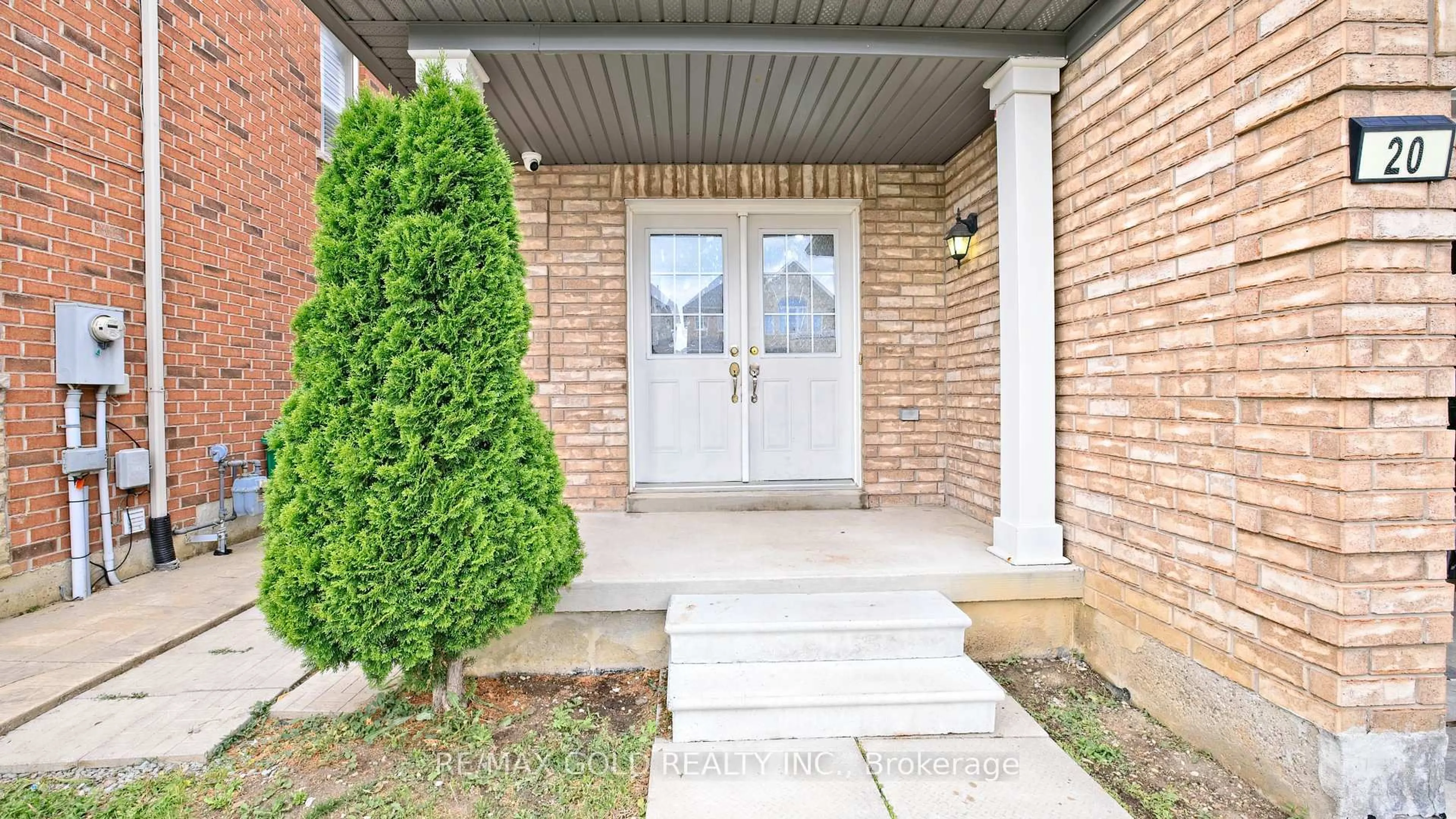 Indoor entryway for 20 Tatra Cres, Brampton Ontario L6Y 0K5