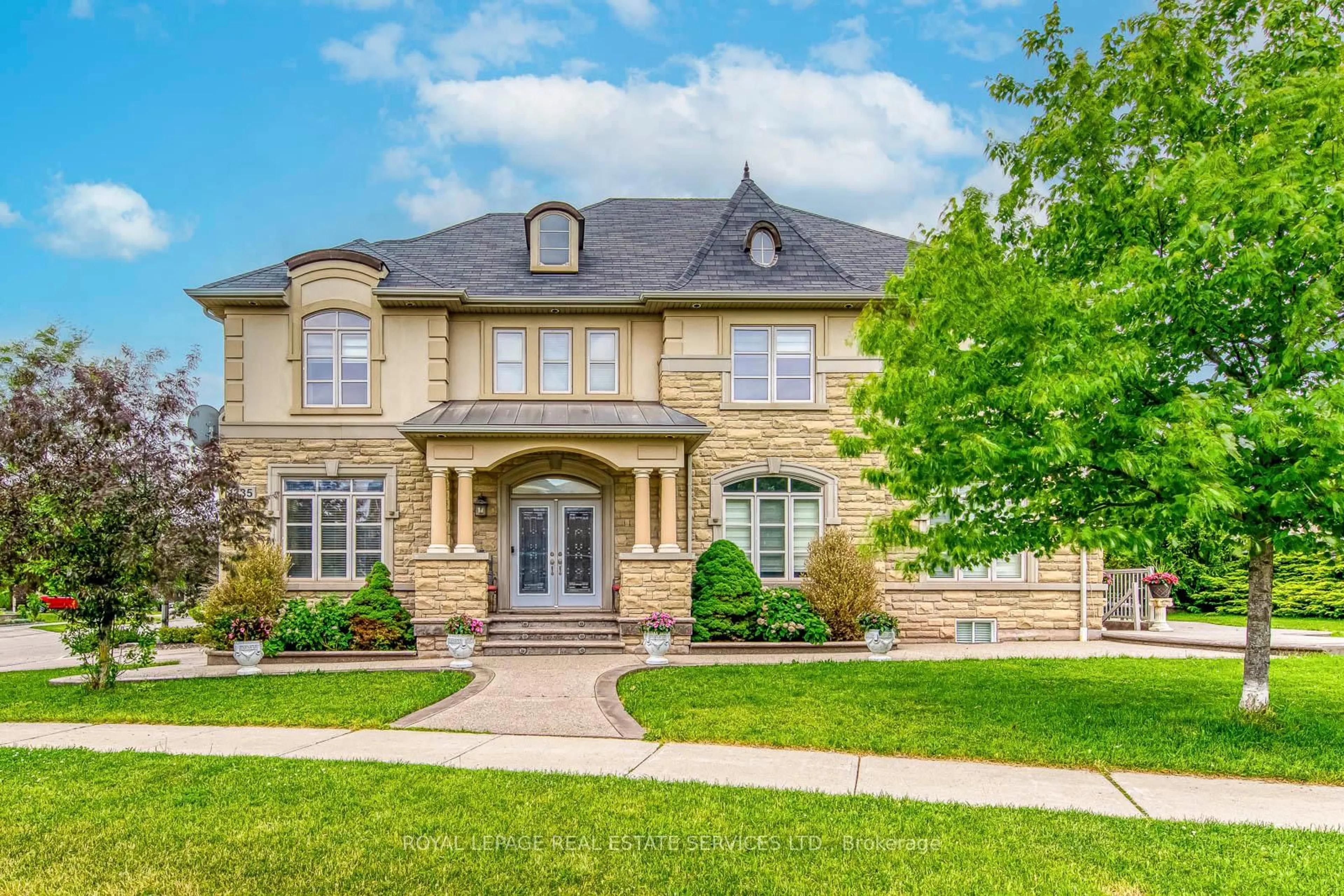 Home with brick exterior material, street for 1335 Arrowhead Rd, Oakville Ontario L6H 0B2