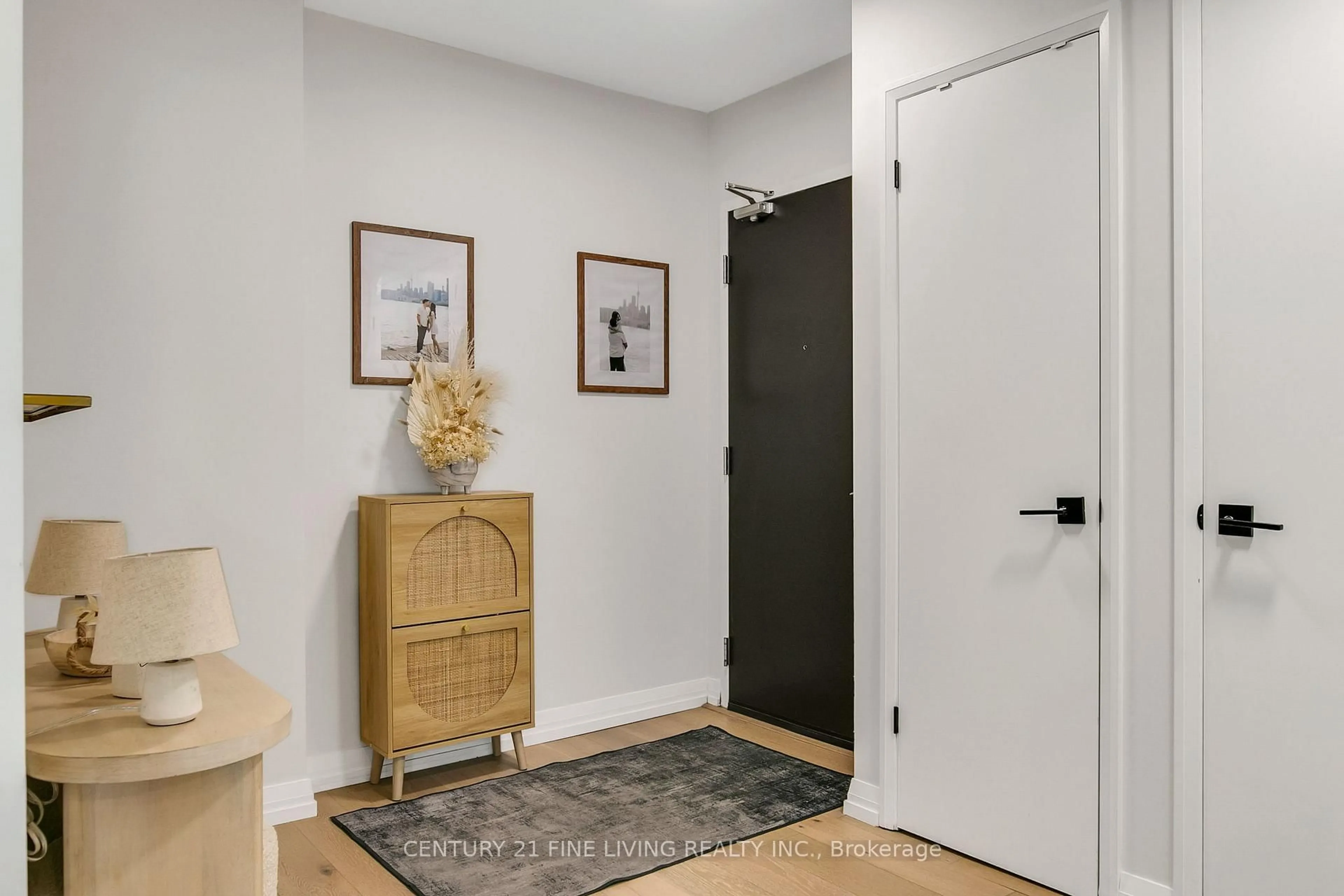 Indoor entryway for 5 Valhalla Inn Rd #2704, Toronto Ontario M9B 0B1
