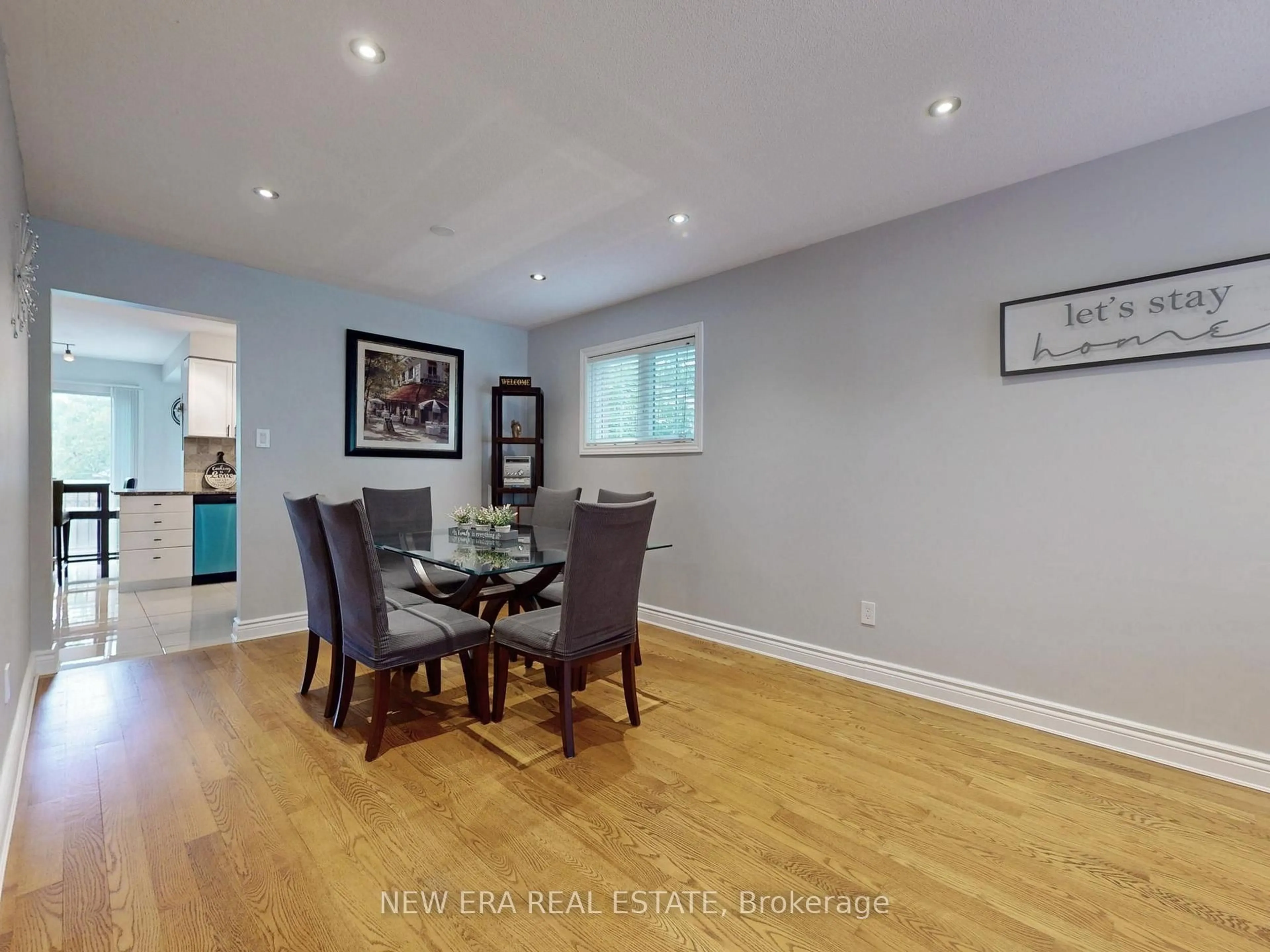 Dining room, wood/laminate floor for 5380 Floral Hill Cres, Mississauga Ontario L5V 1V3