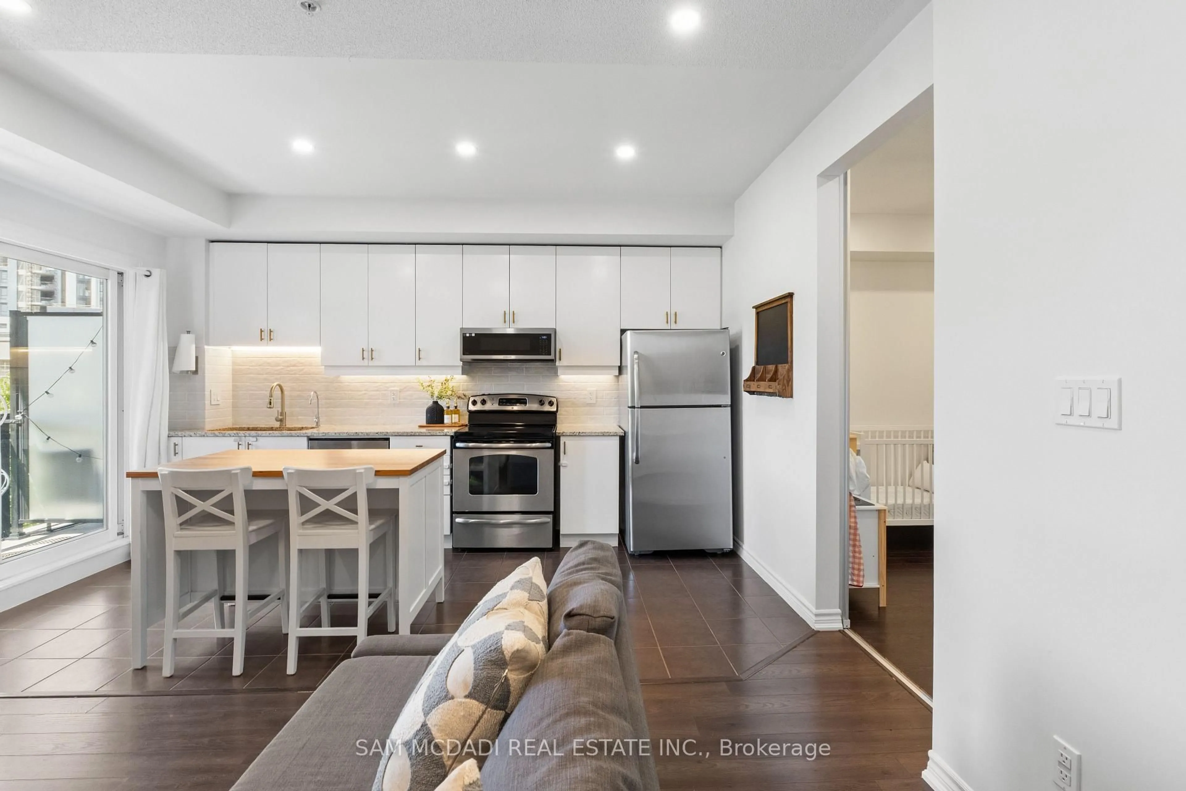 Open concept kitchen, wood/laminate floor for 570 Lolita Gdns #332, Mississauga Ontario L5A 0A1