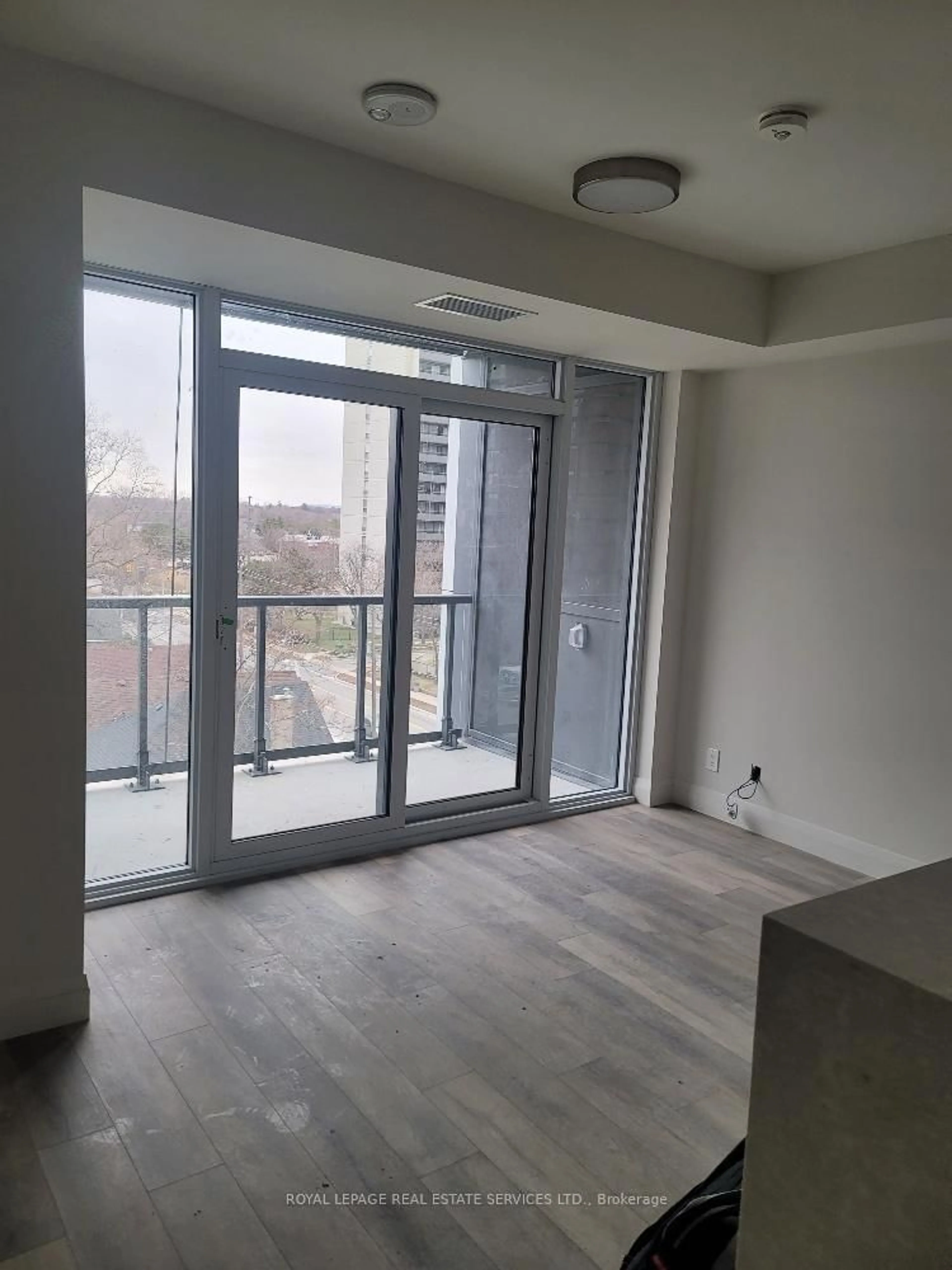A pic of a room for 500 Brock Ave #409, Burlington Ontario L7S 0A5