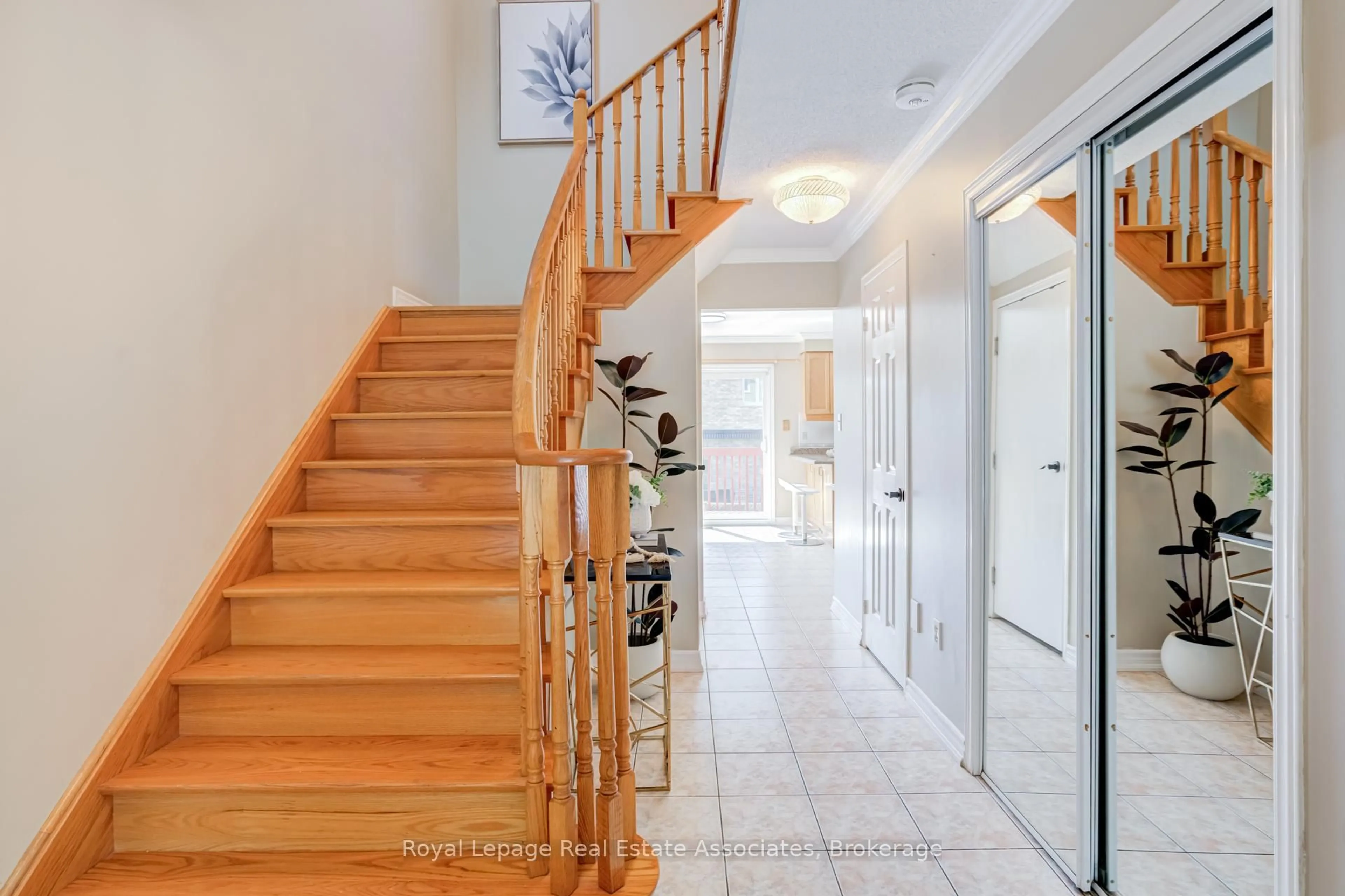 Unknown for 5453 Middleport Cres, Mississauga Ontario L4Z 3V2