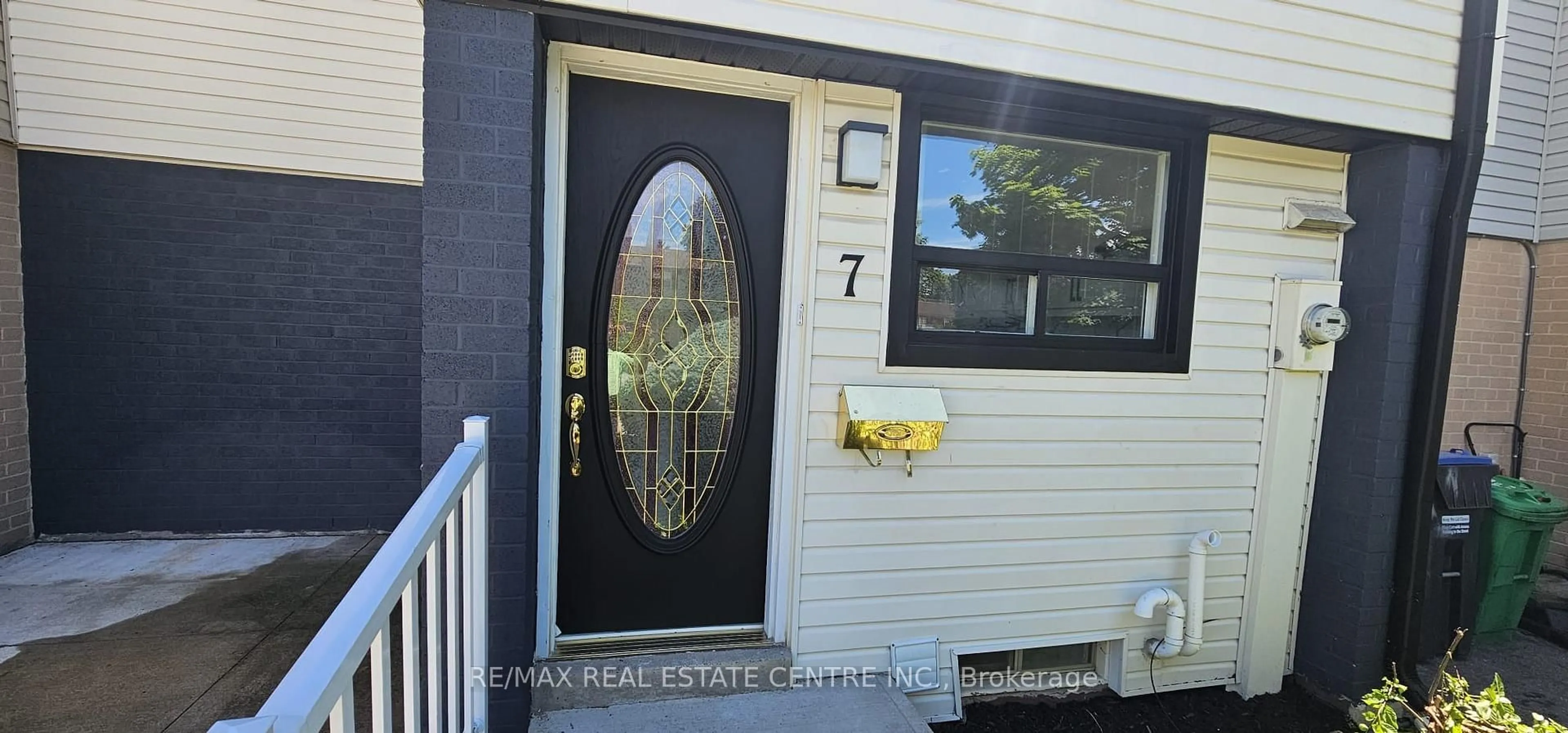 Unknown for 7 GREAT OAK Crt, Brampton Ontario L6S 2J9