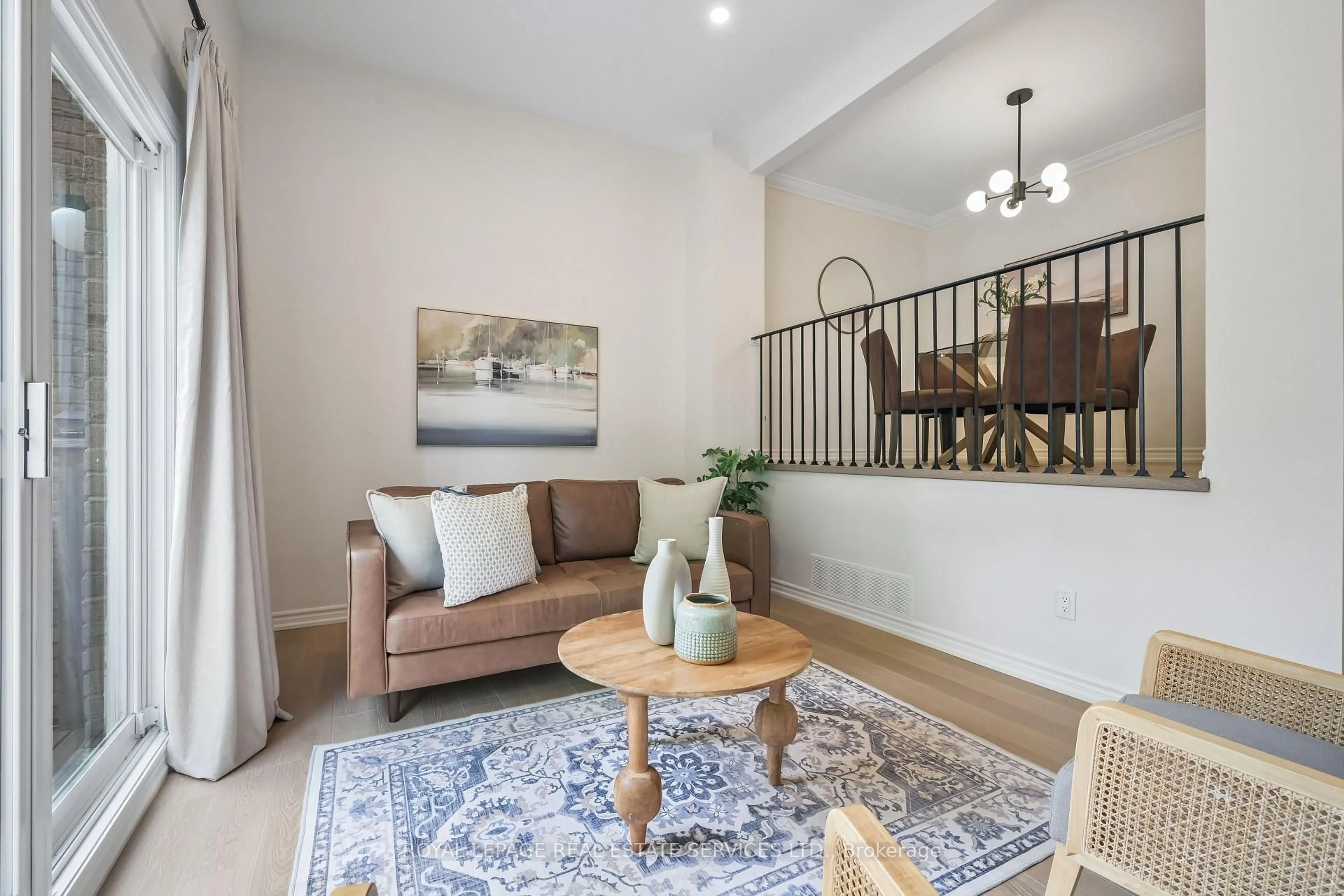 Living room with furniture, unknown for 2222 Marine Dr #2222, Oakville Ontario L6L 1C1