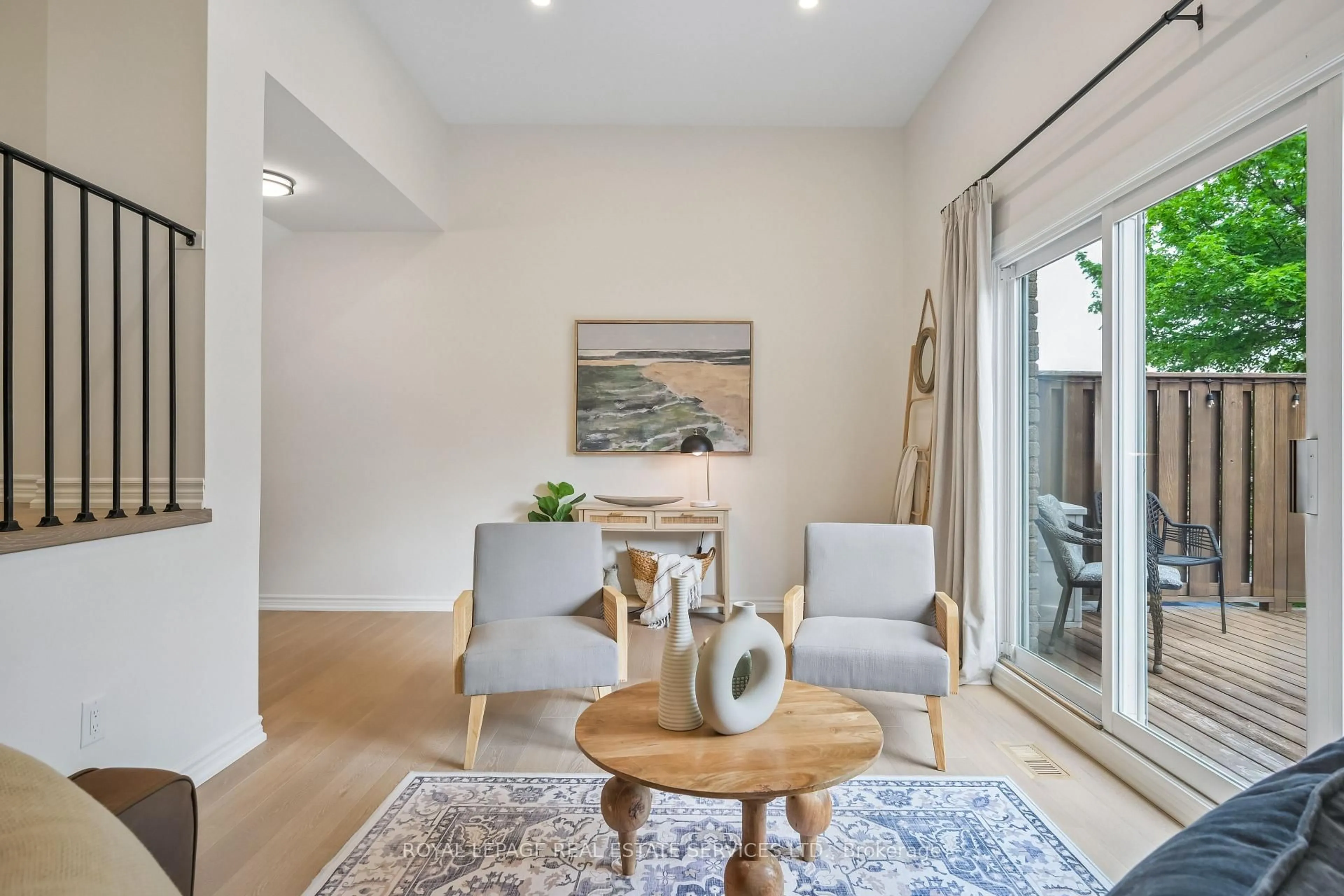 Indoor entryway for 2222 Marine Dr #2222, Oakville Ontario L6L 1C1