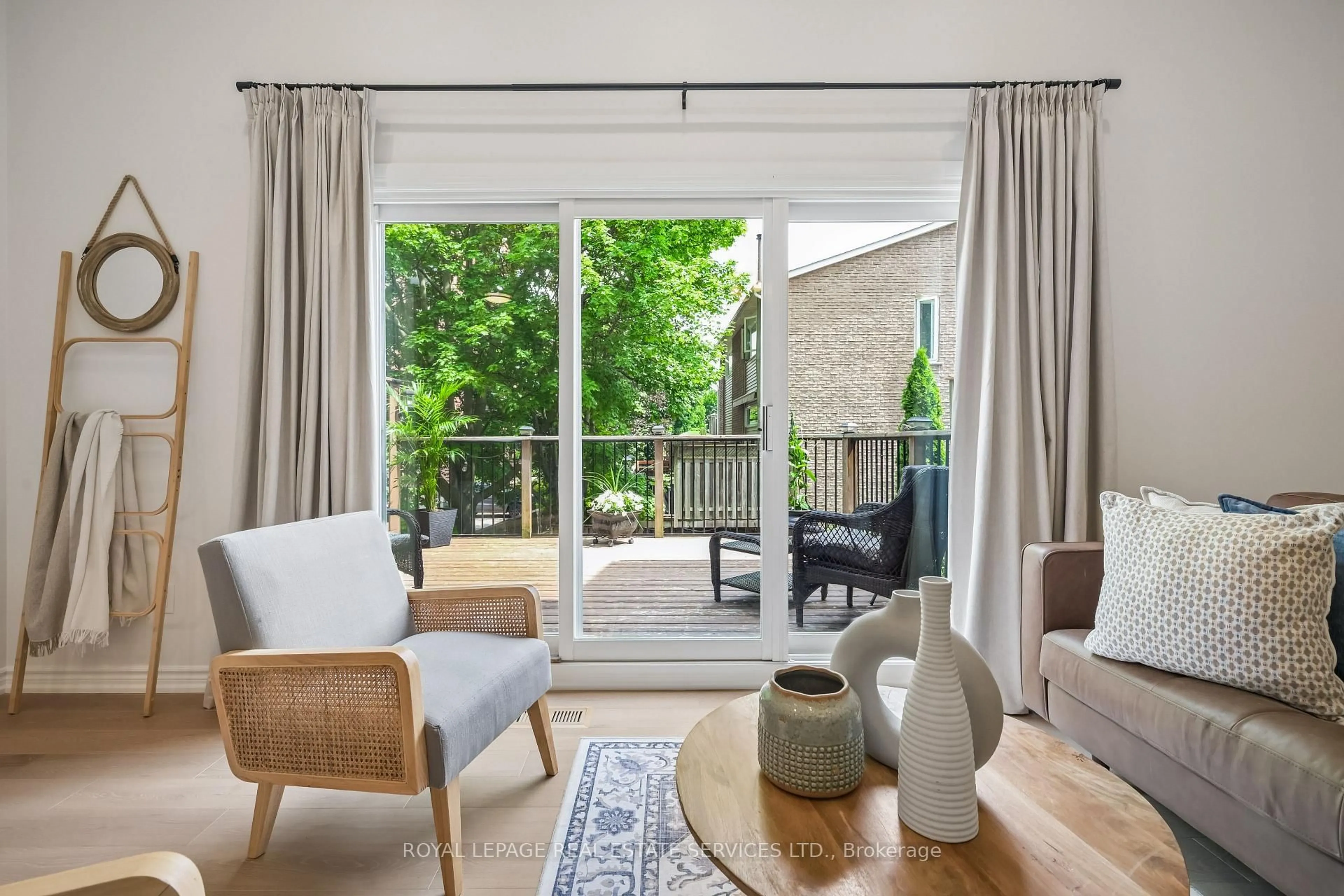 Unknown for 2222 Marine Dr #2222, Oakville Ontario L6L 1C1