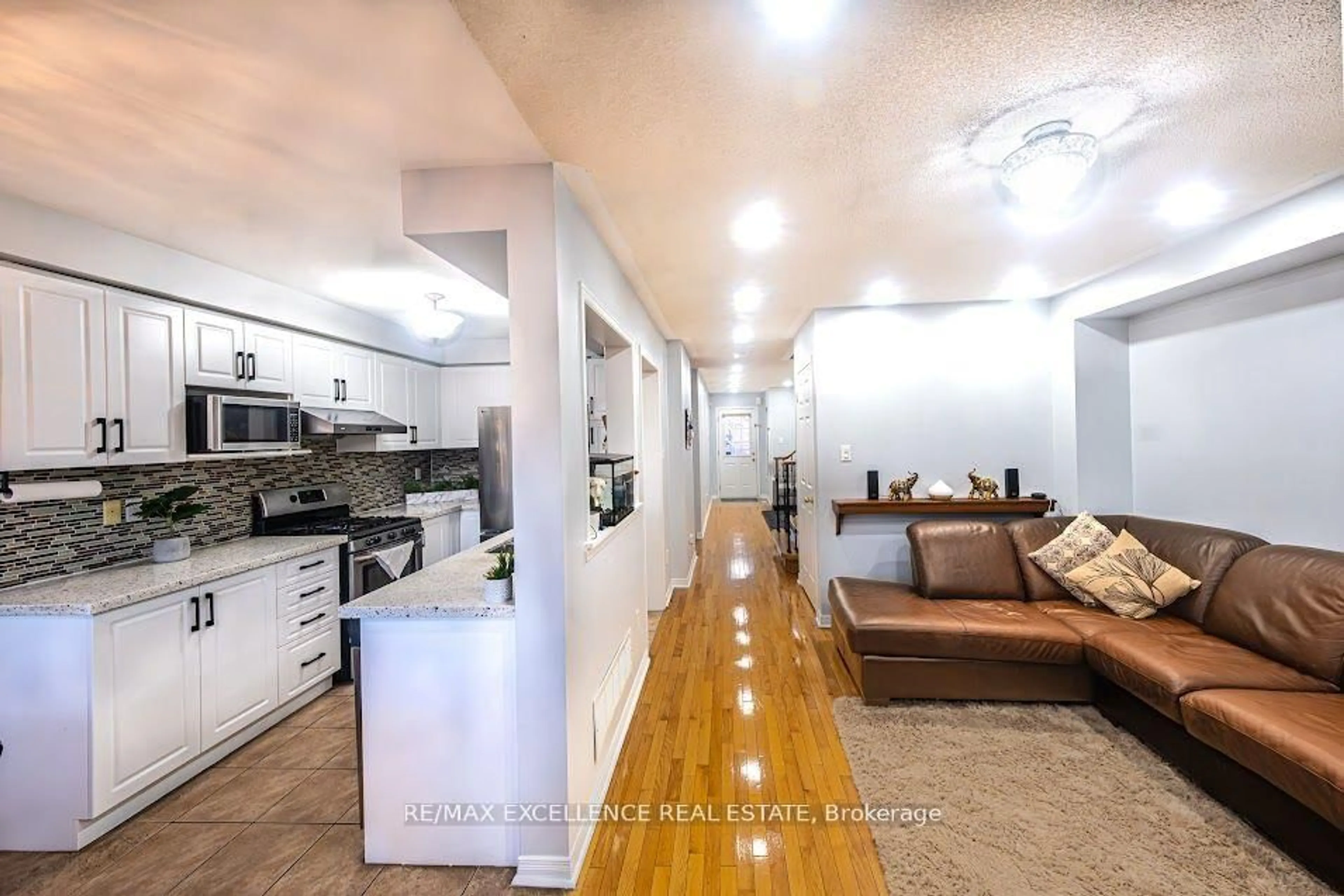Open concept kitchen, unknown for 99 Rockgarden Tr, Brampton Ontario L6R 3N1