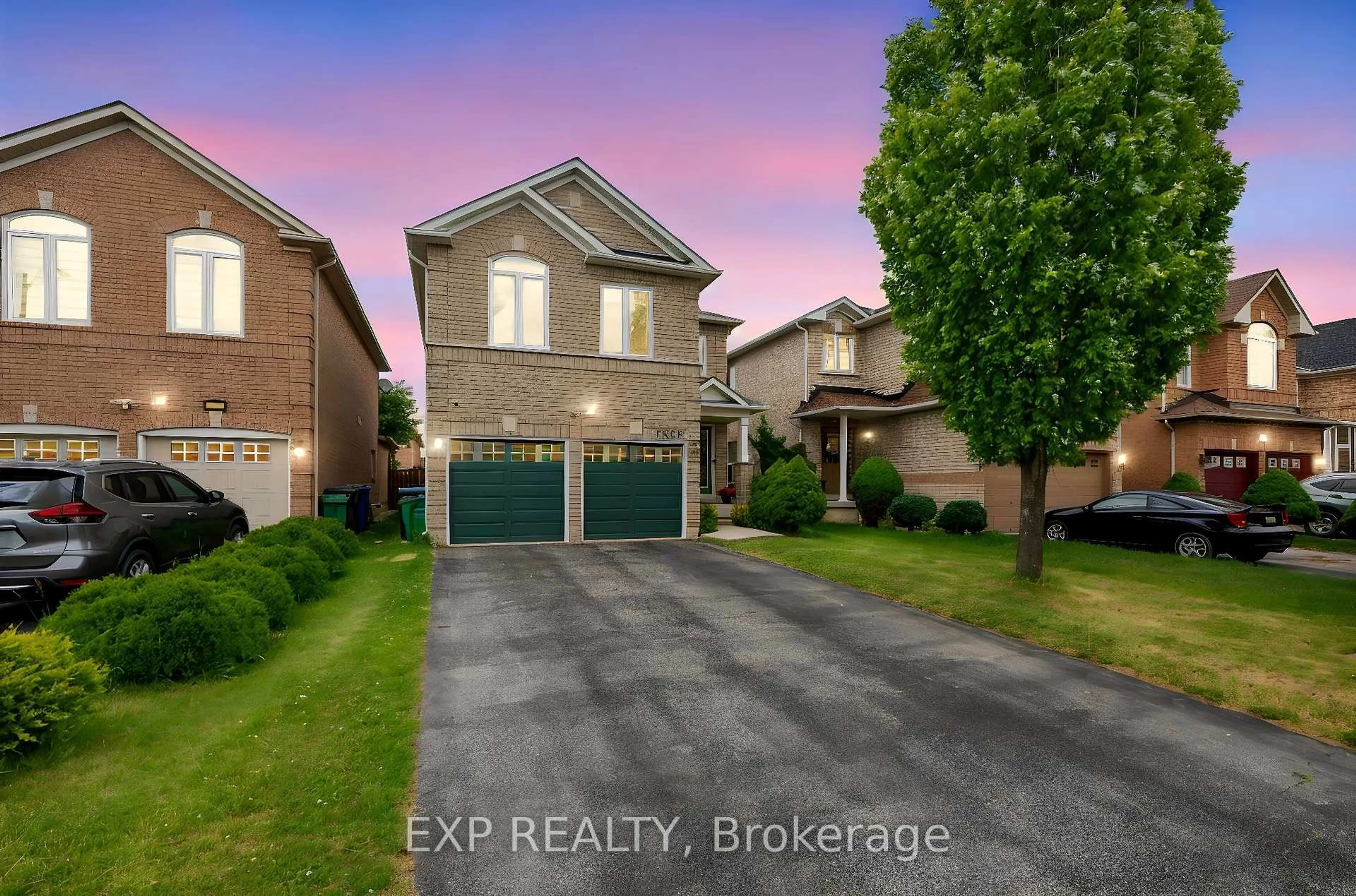 A pic from outside/outdoor area/front of a property/back of a property/a pic from drone, street for 7295 Bread Fruit Lane, Mississauga Ontario L5N 8P2