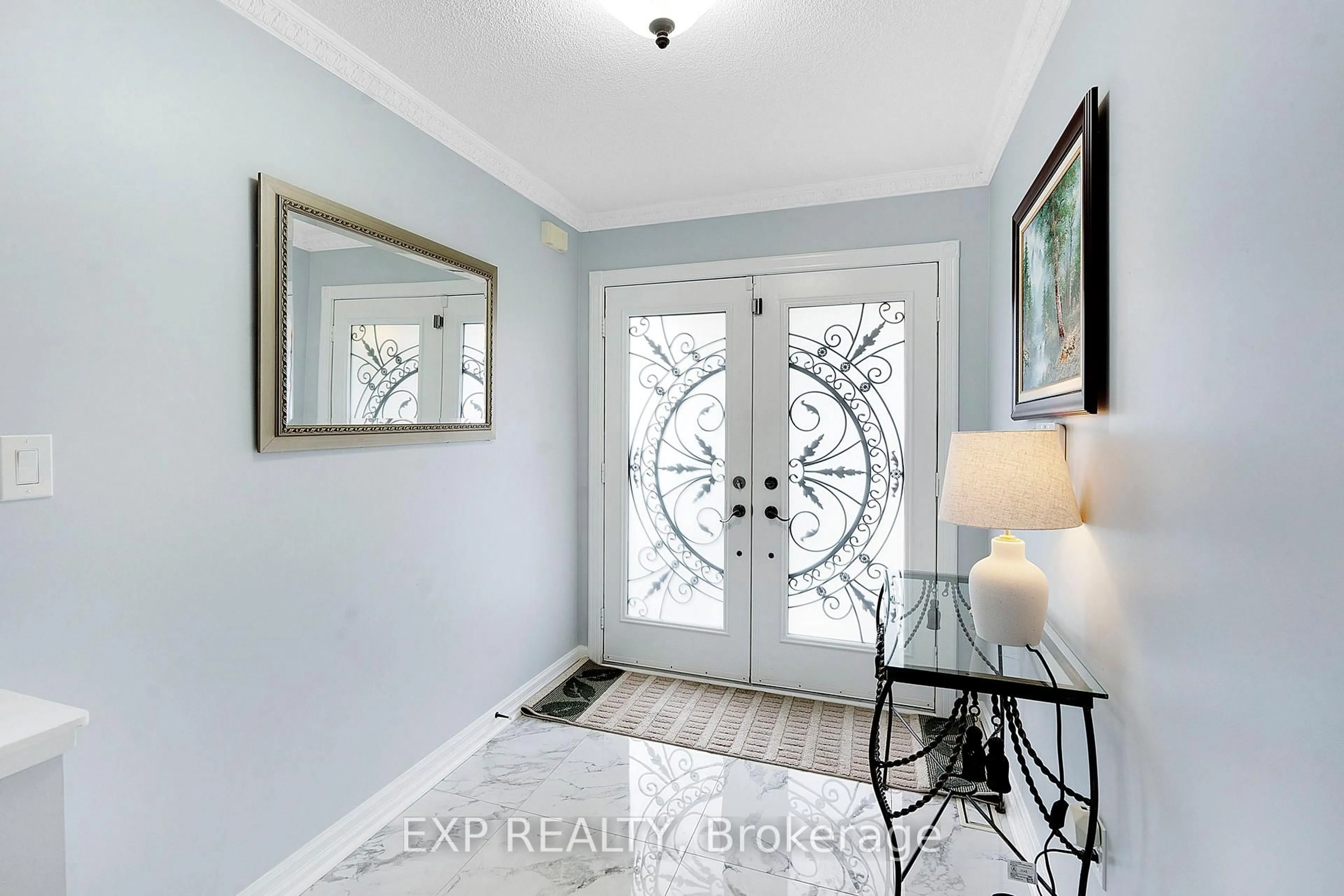 Indoor entryway for 7295 Bread Fruit Lane, Mississauga Ontario L5N 8P2