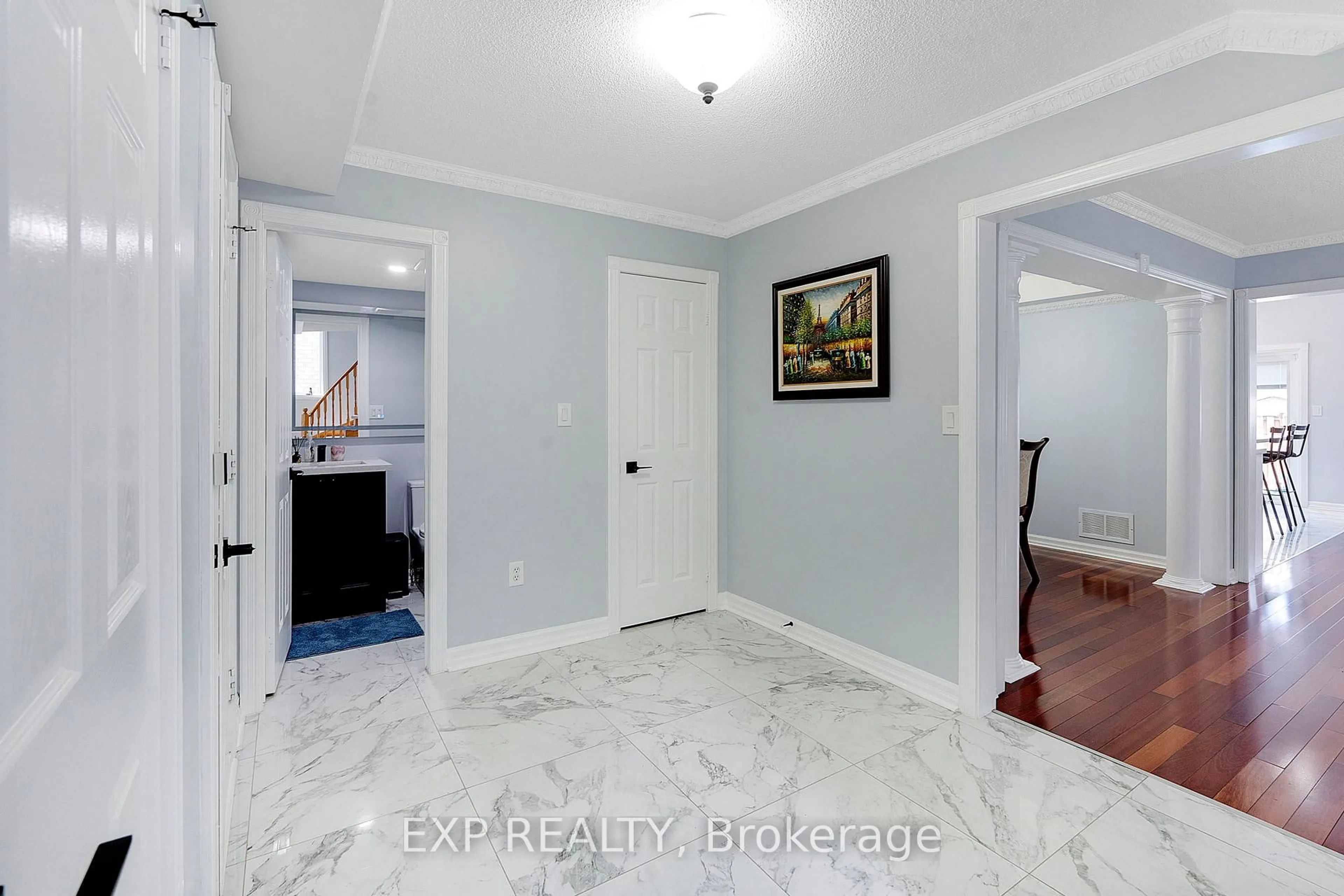 Indoor entryway for 7295 Bread Fruit Lane, Mississauga Ontario L5N 8P2