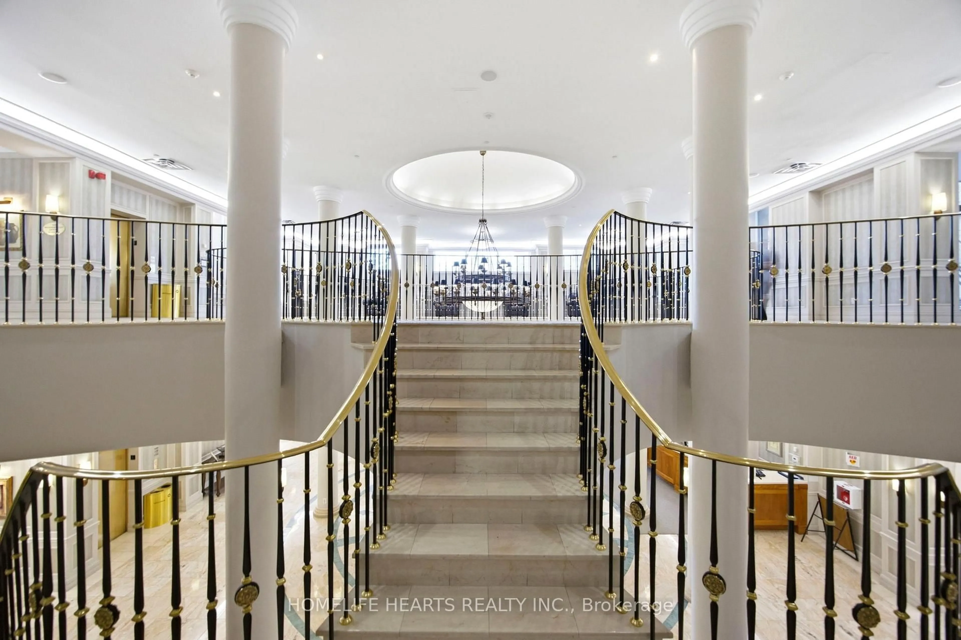 Indoor foyer for 25 Kingsbridge Garden Circ #1221, Mississauga Ontario L5R 4B1