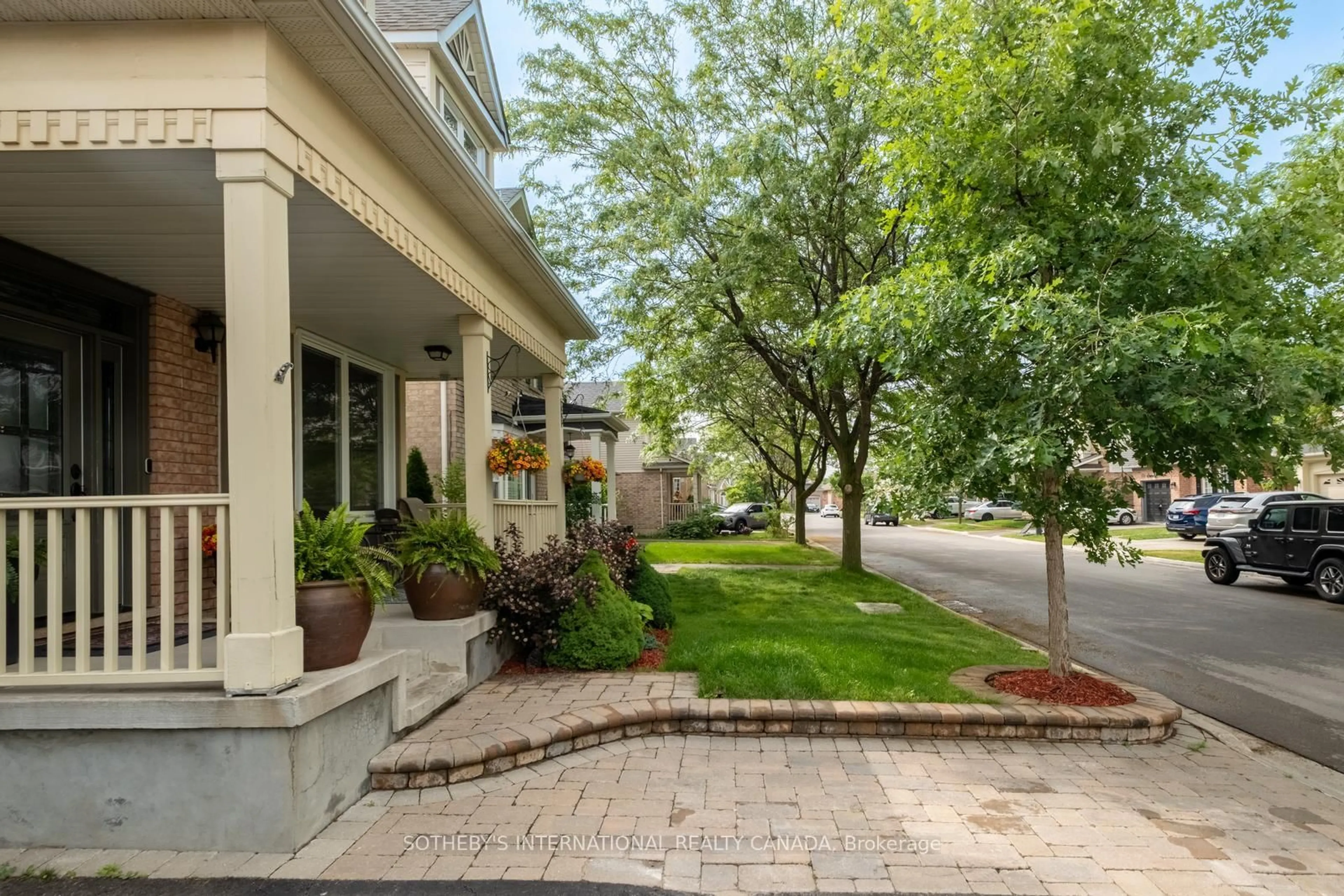 Patio, street for 969 Donnelly St, Milton Ontario L9T 6E2