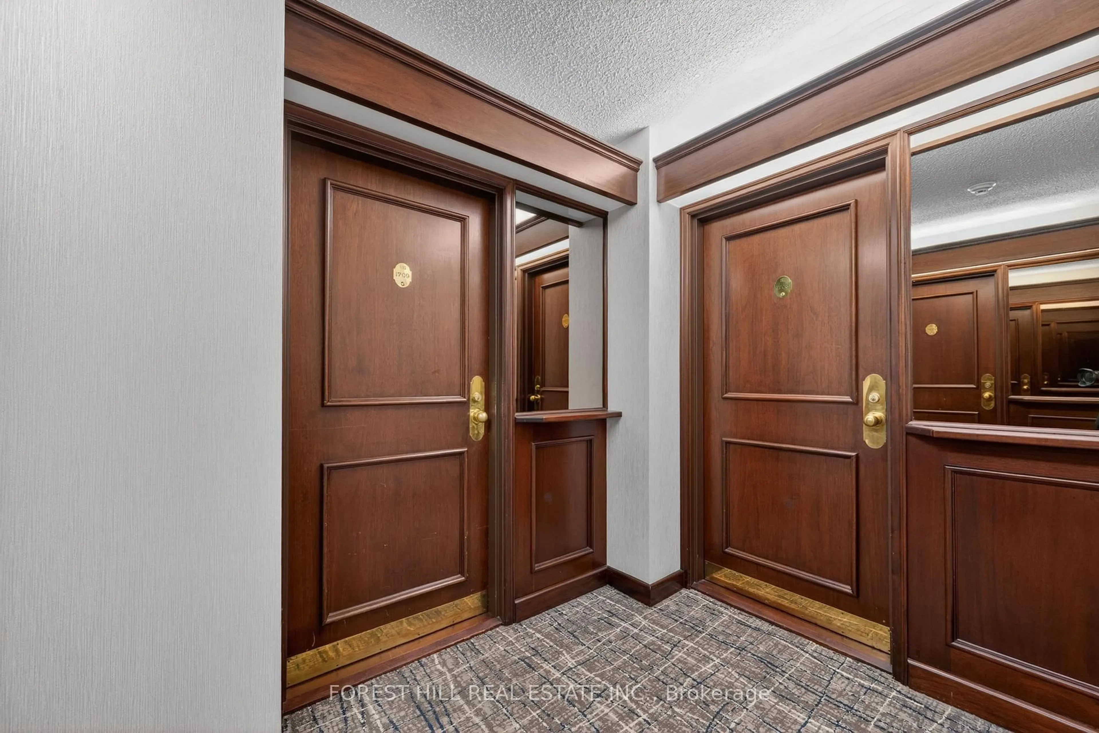 Indoor foyer for 1300 Islington Ave #1709, Toronto Ontario M9A 5C4