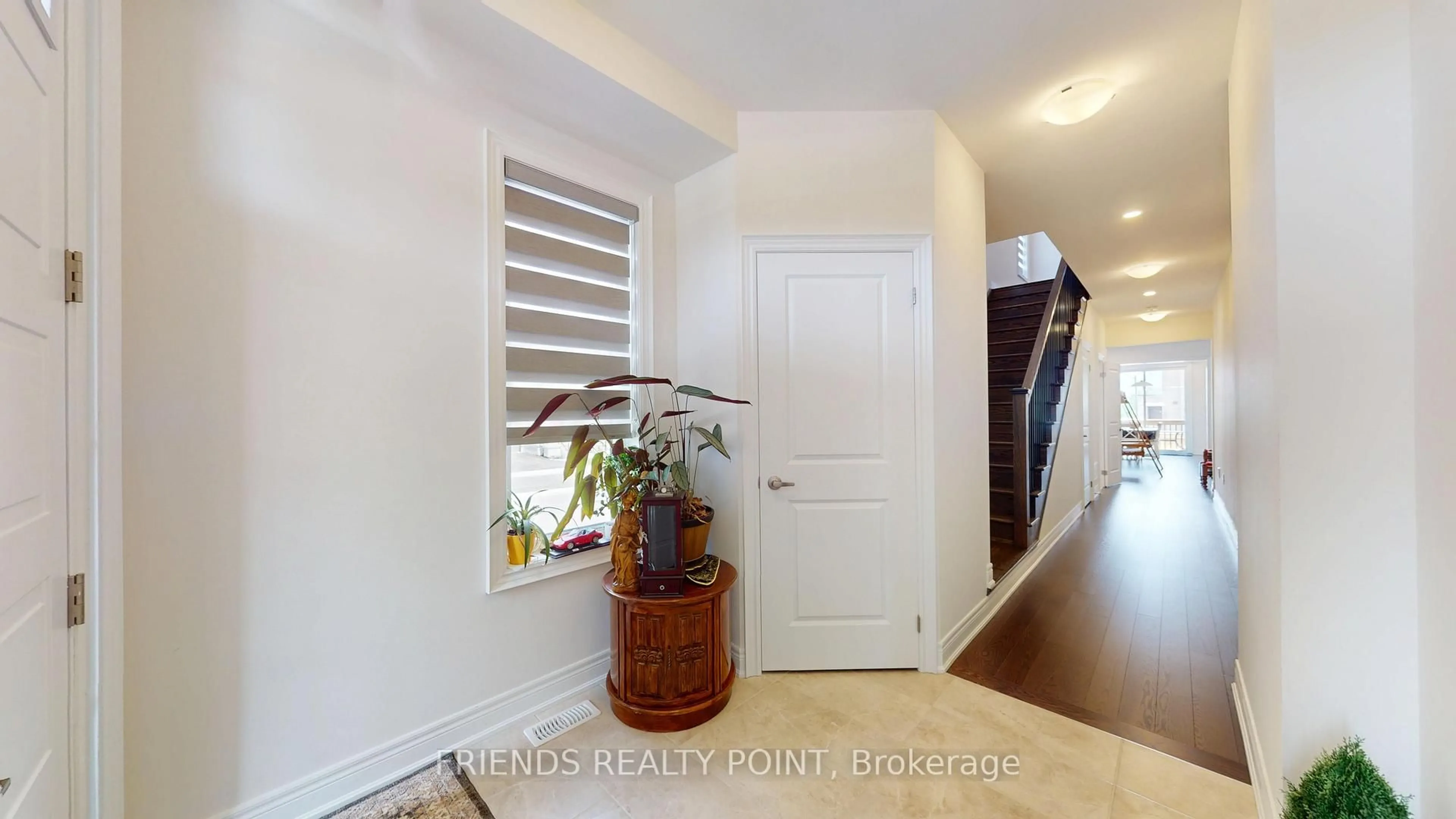 Indoor entryway for 9 Falby Rd, Brampton Ontario L6P 4S1