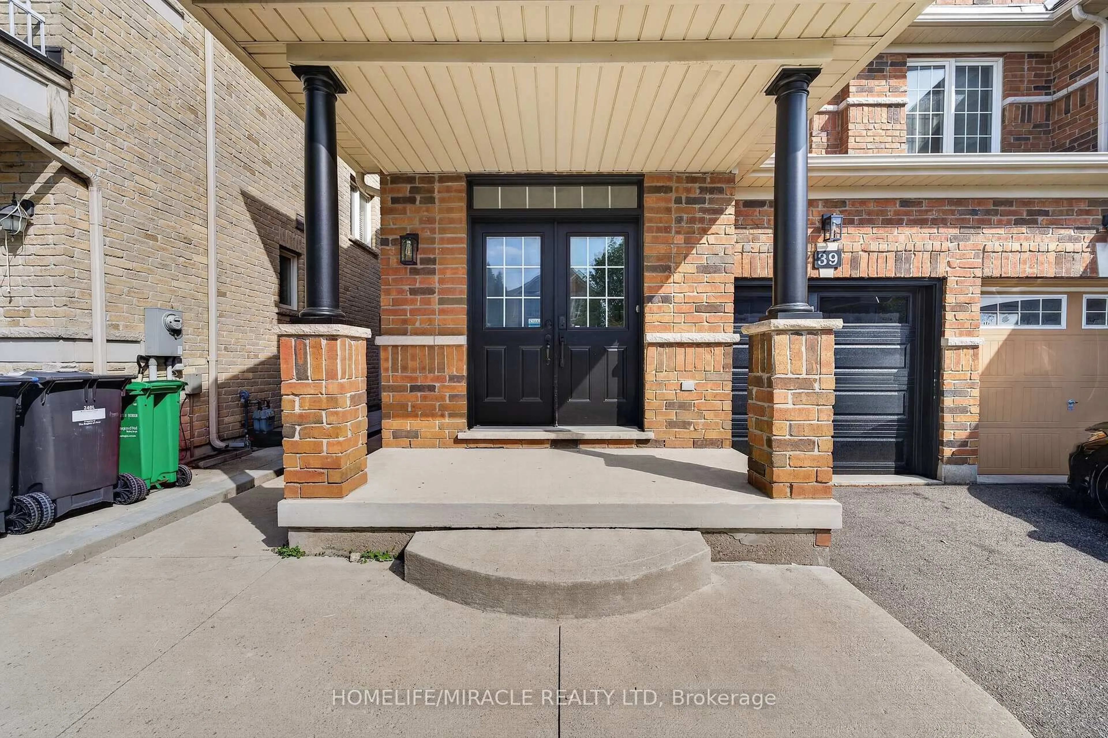 Indoor entryway for 39 Matthew Harrison St, Brampton Ontario L6P 3H3