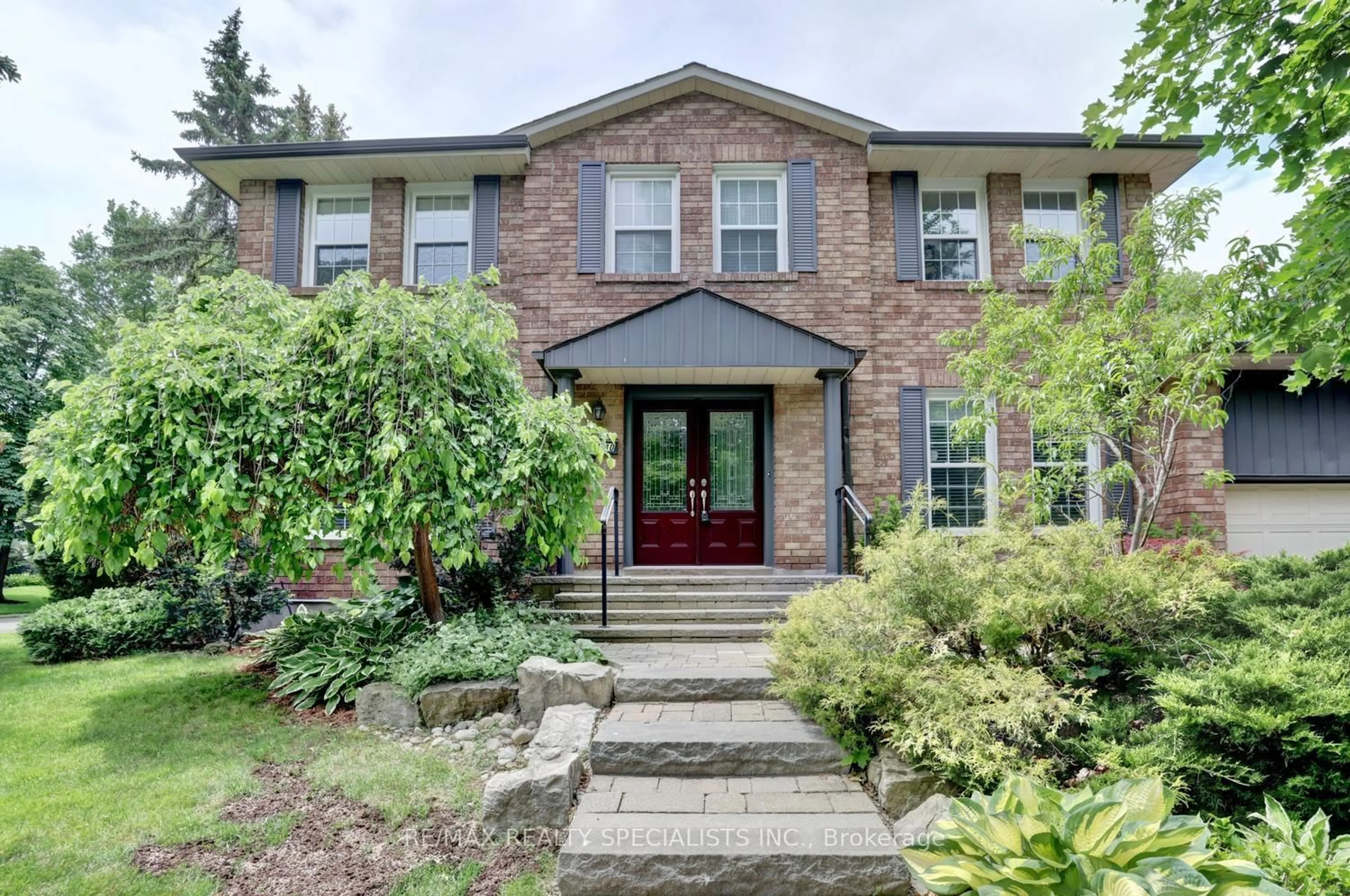 Home with brick exterior material, street for 2510 Maid Marian Pl, Mississauga Ontario L5K 2L9