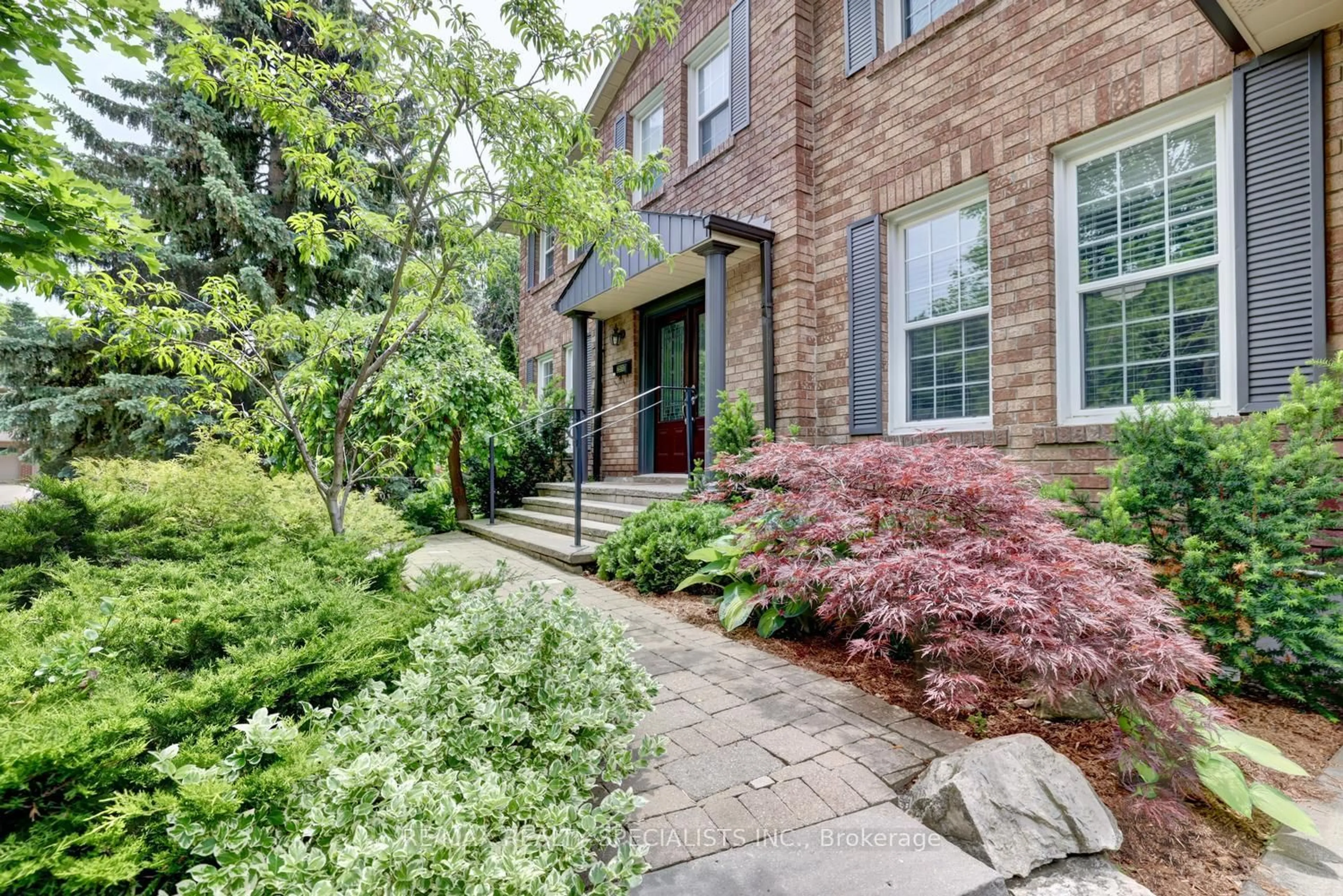 Home with brick exterior material, street for 2510 Maid Marian Pl, Mississauga Ontario L5K 2L9