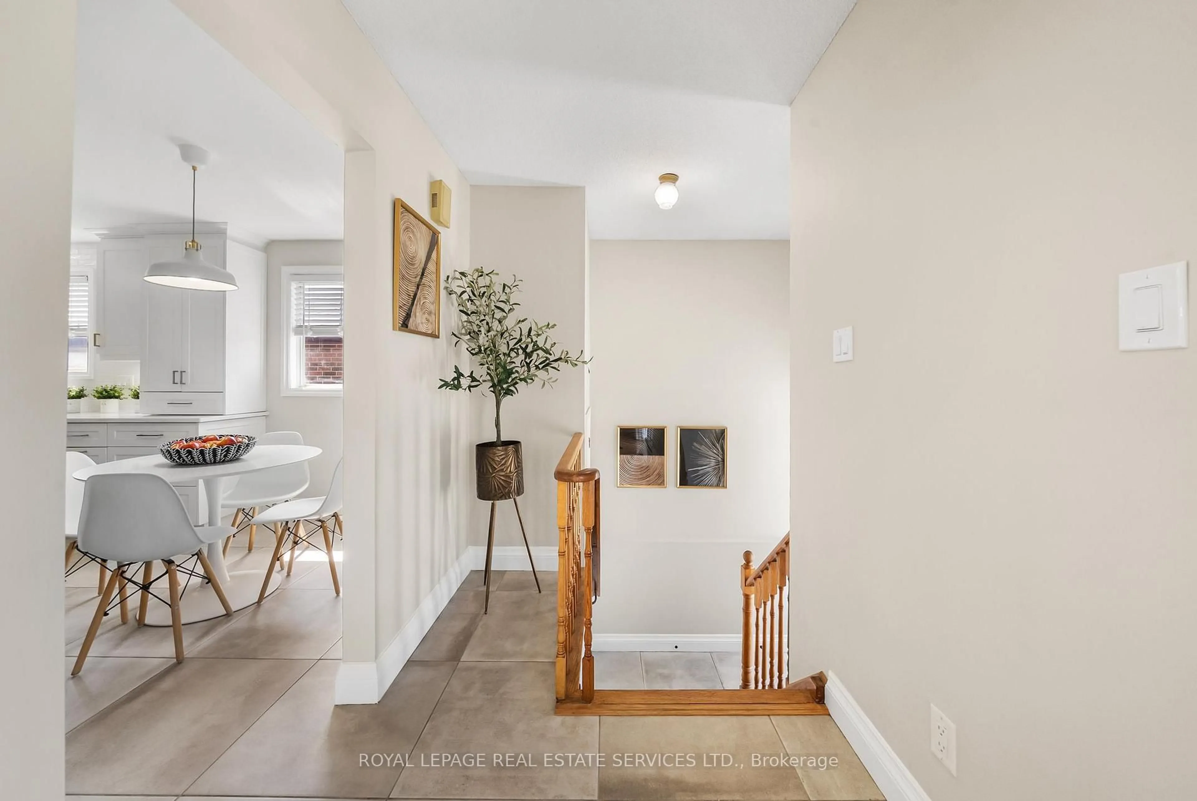 Indoor entryway for 34 John Lindsay Crt, Toronto Ontario M3L 2K1