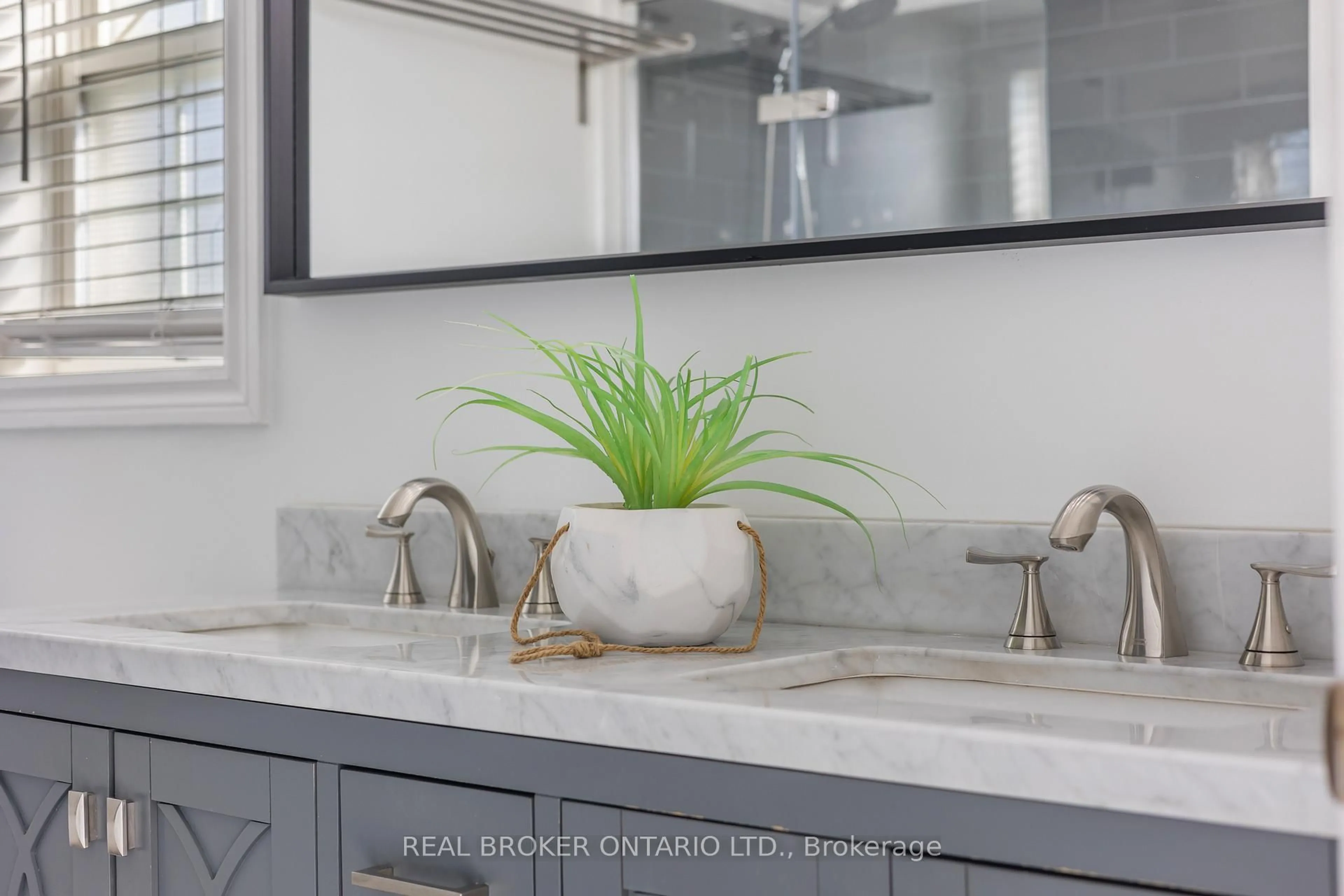 Contemporary bathroom, ceramic/tile floor for 1421 Walker's Line #315, Burlington Ontario L7M 4P4