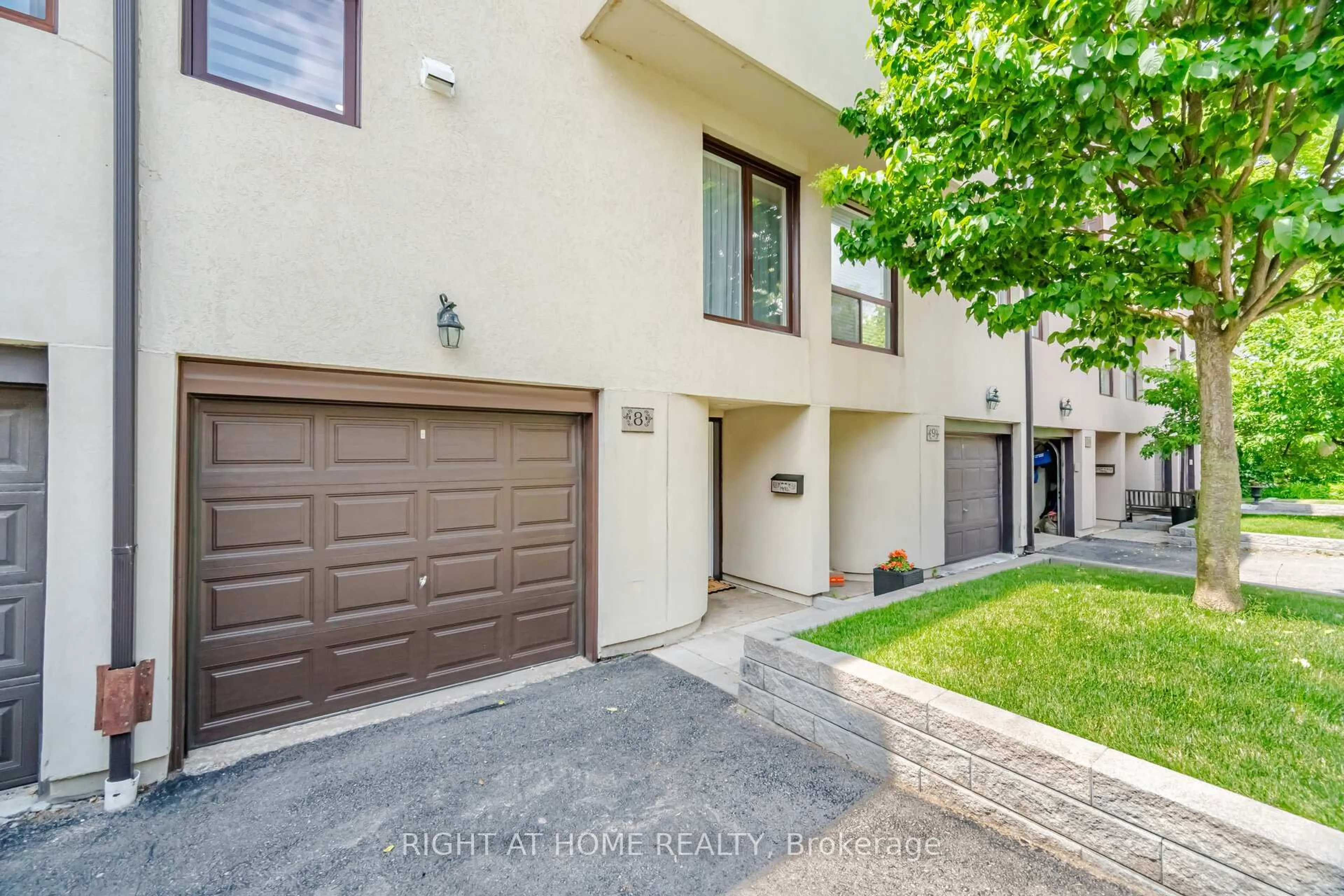 Unknown for 24 REID Dr #8, Mississauga Ontario L5M 2A6
