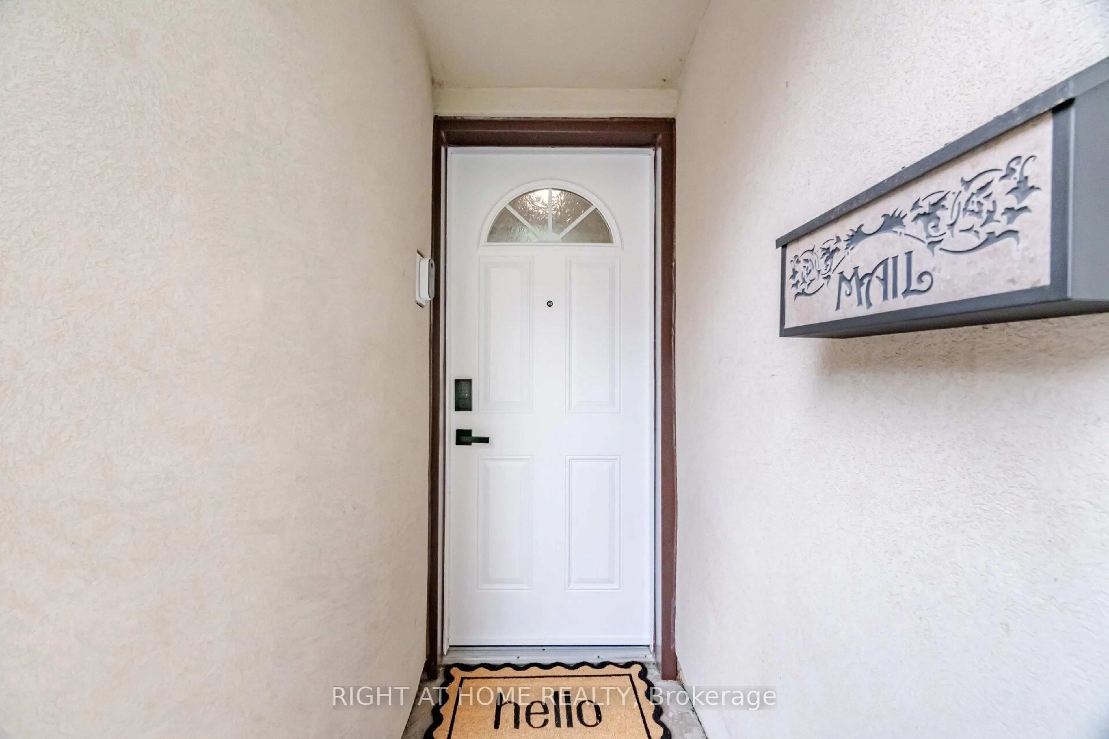 Indoor entryway for 24 REID Dr #8, Mississauga Ontario L5M 2A6
