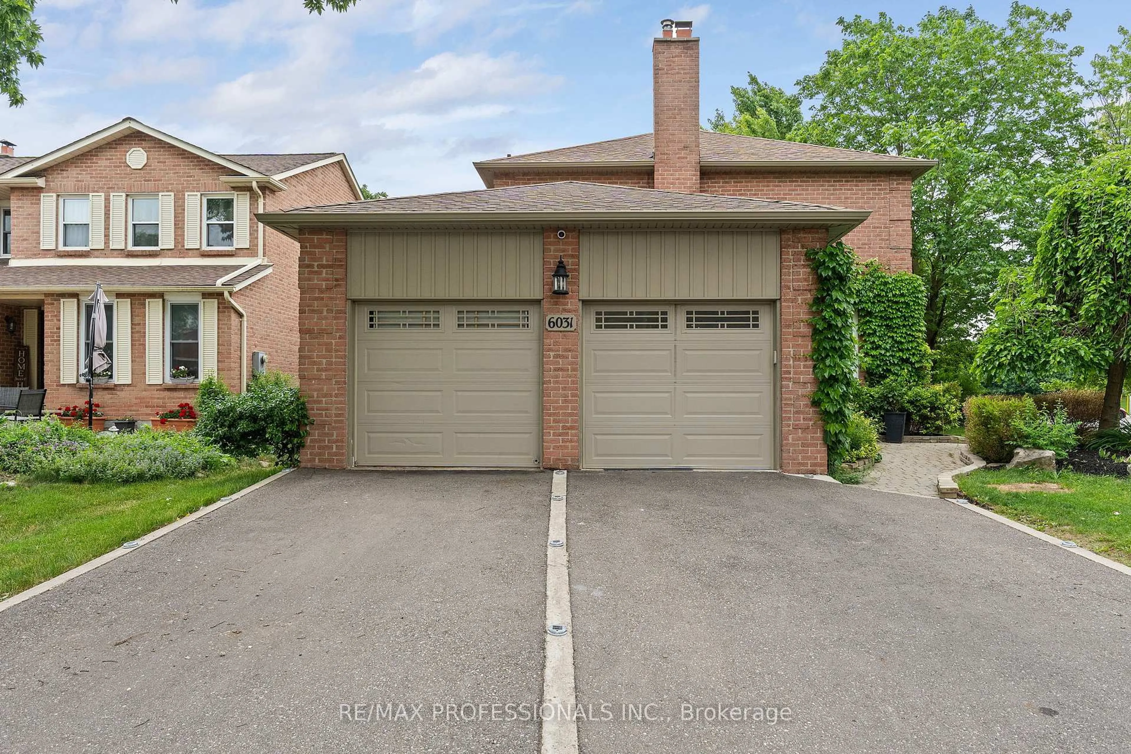 Home with brick exterior material, street for 6031 Edenwood Dr, Mississauga Ontario L5N 2Y6
