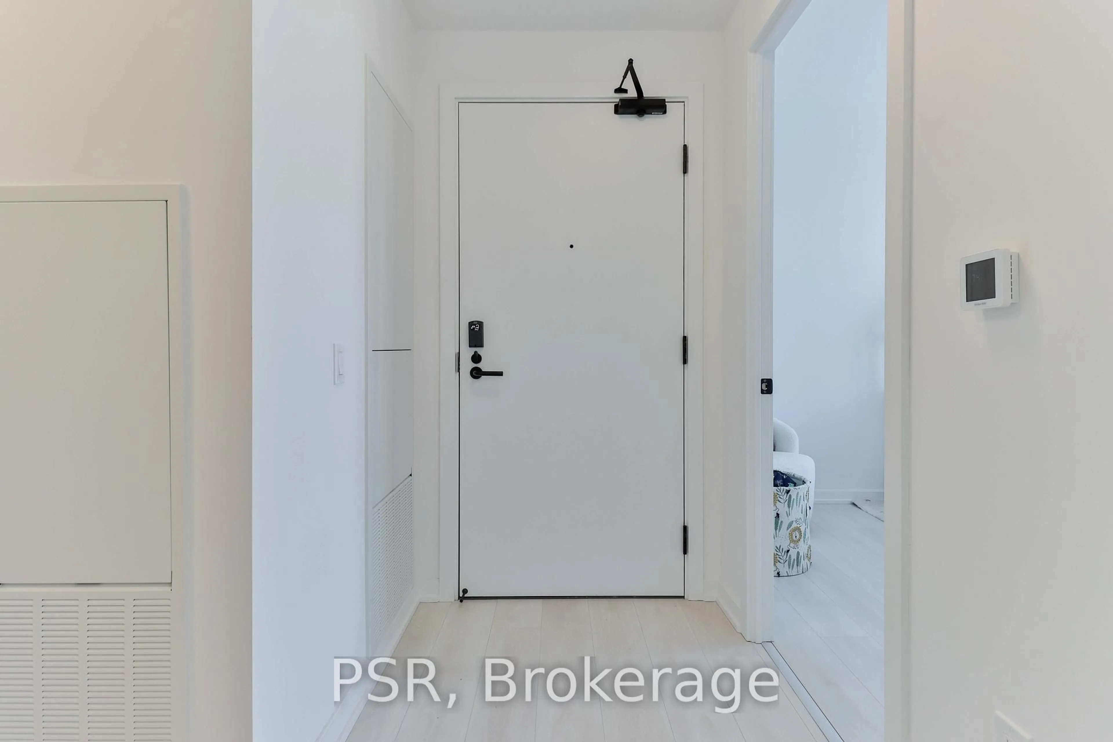 Indoor entryway for 1285 Dupont St #1510, Toronto Ontario M6H 0E3