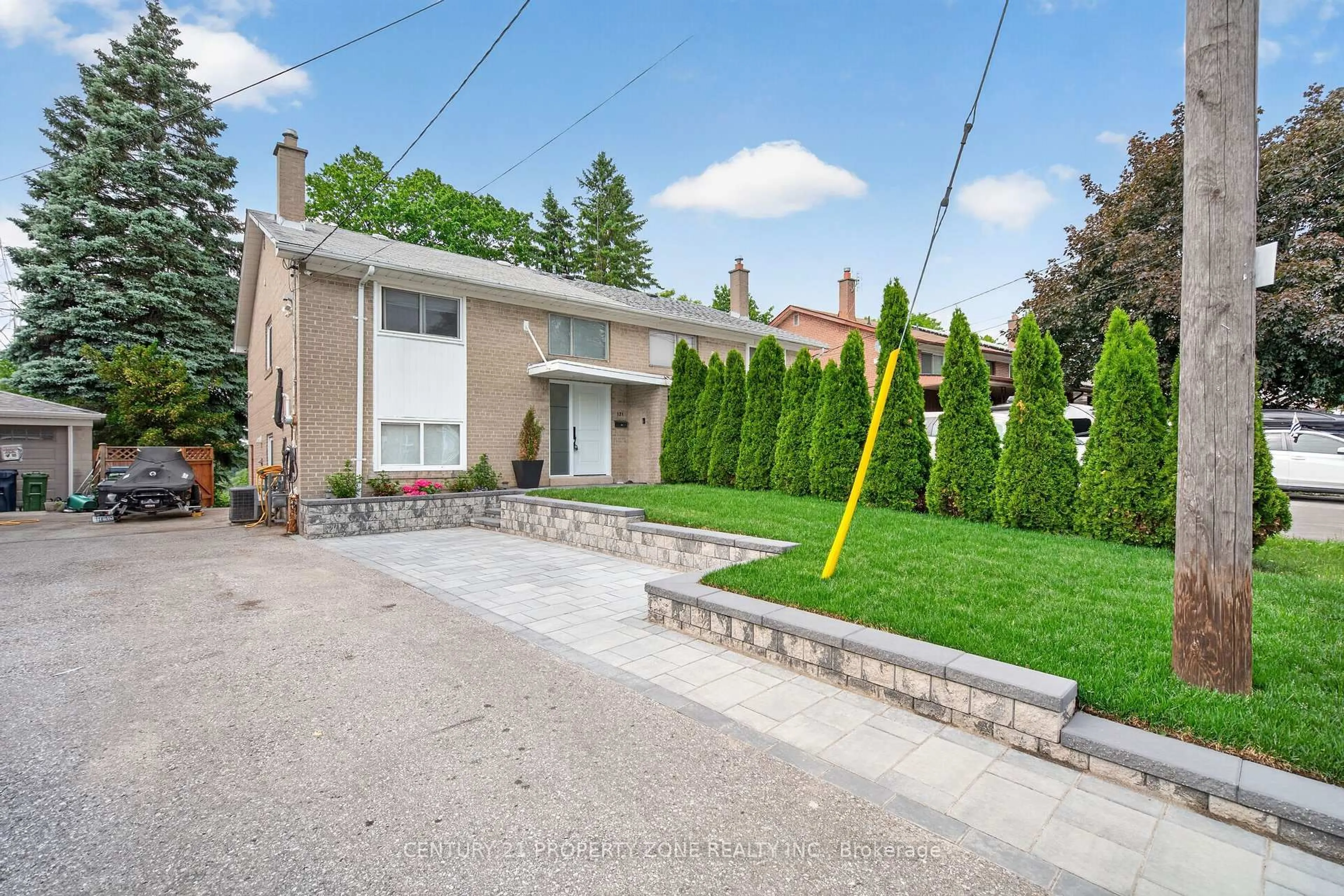 Unknown for 121 Saint Lucie Dr, Toronto Ontario M9M 1T4