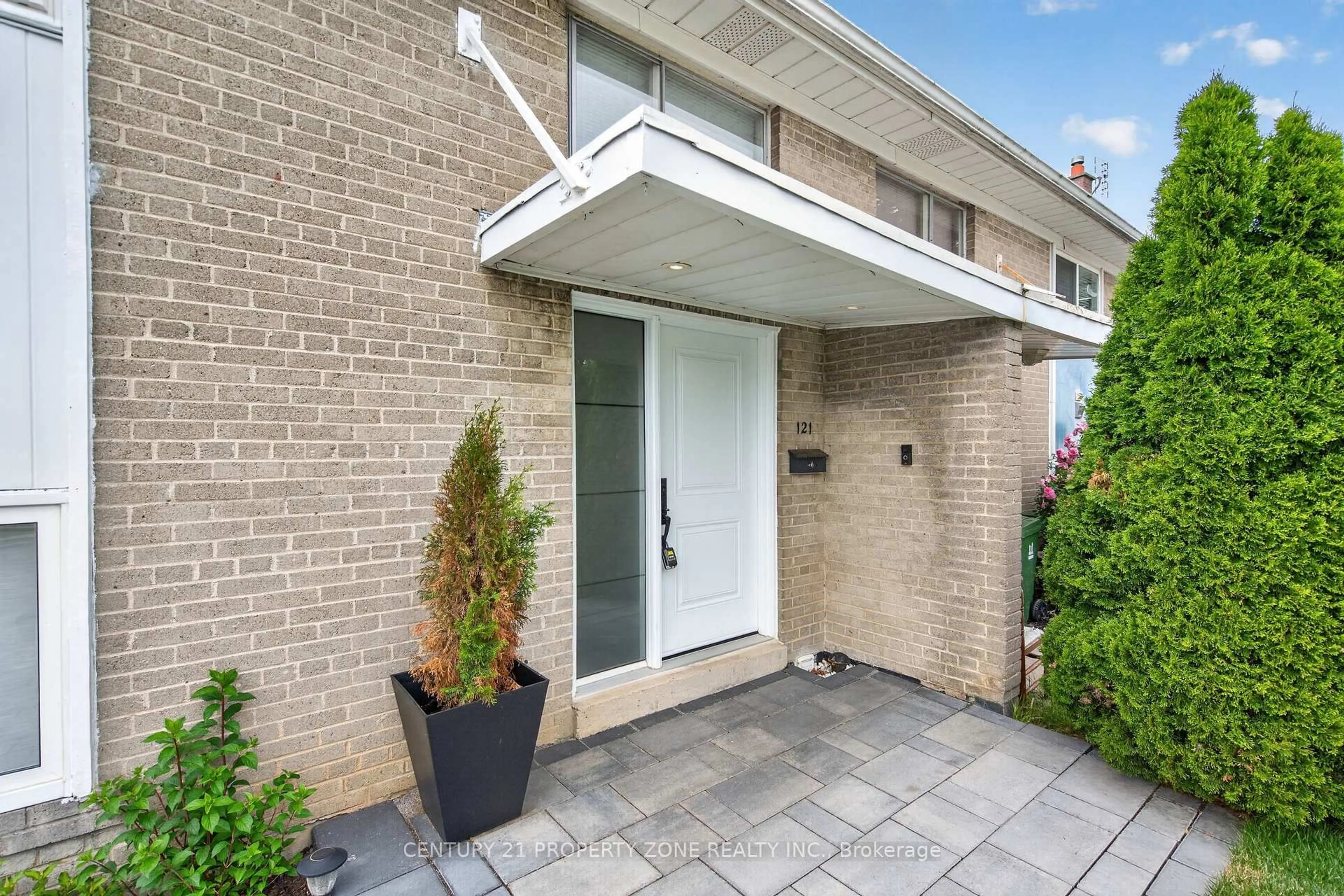 Unknown for 121 Saint Lucie Dr, Toronto Ontario M9M 1T4