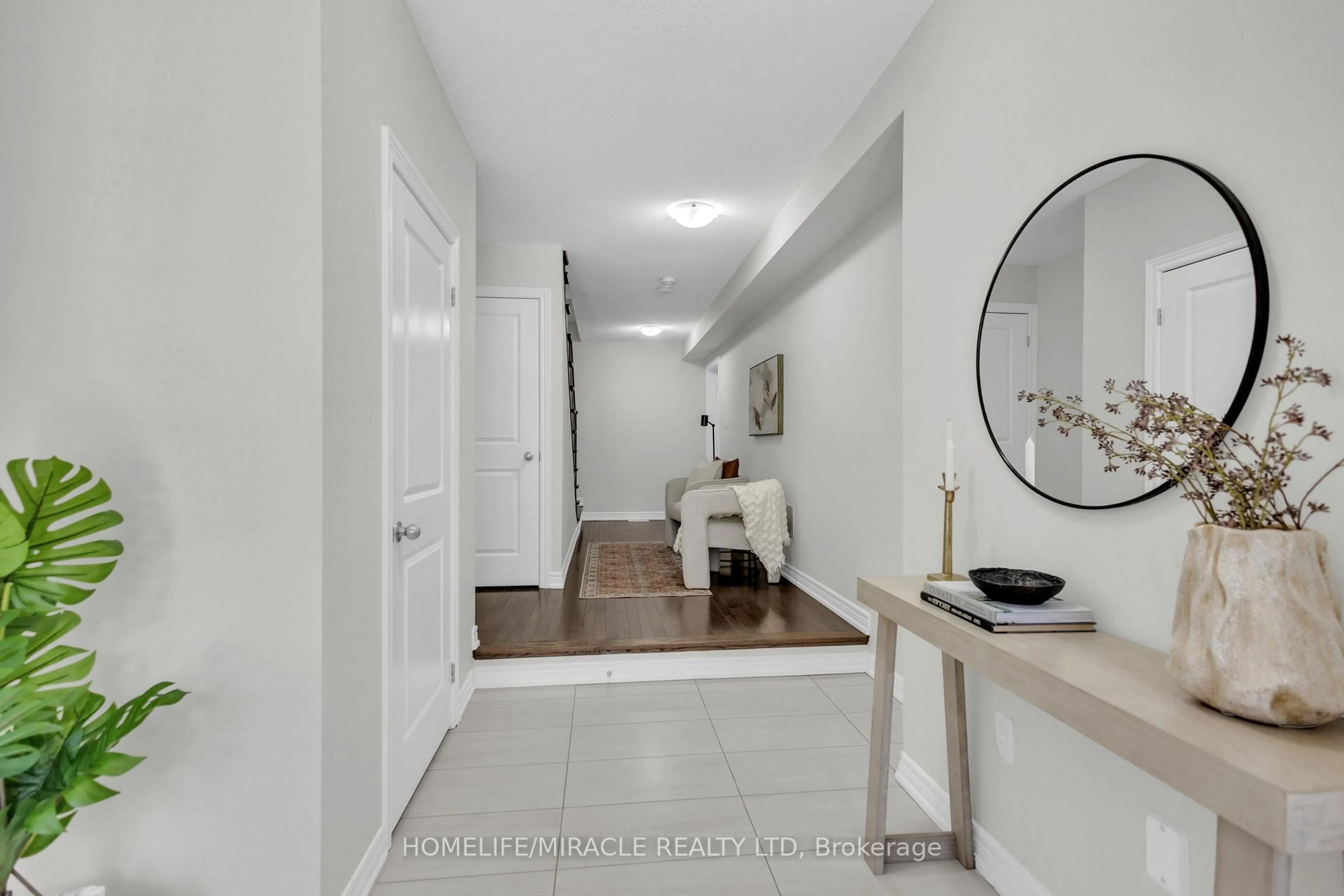 Indoor entryway for 7 Haymarket Dr, Brampton Ontario L7A 5C3