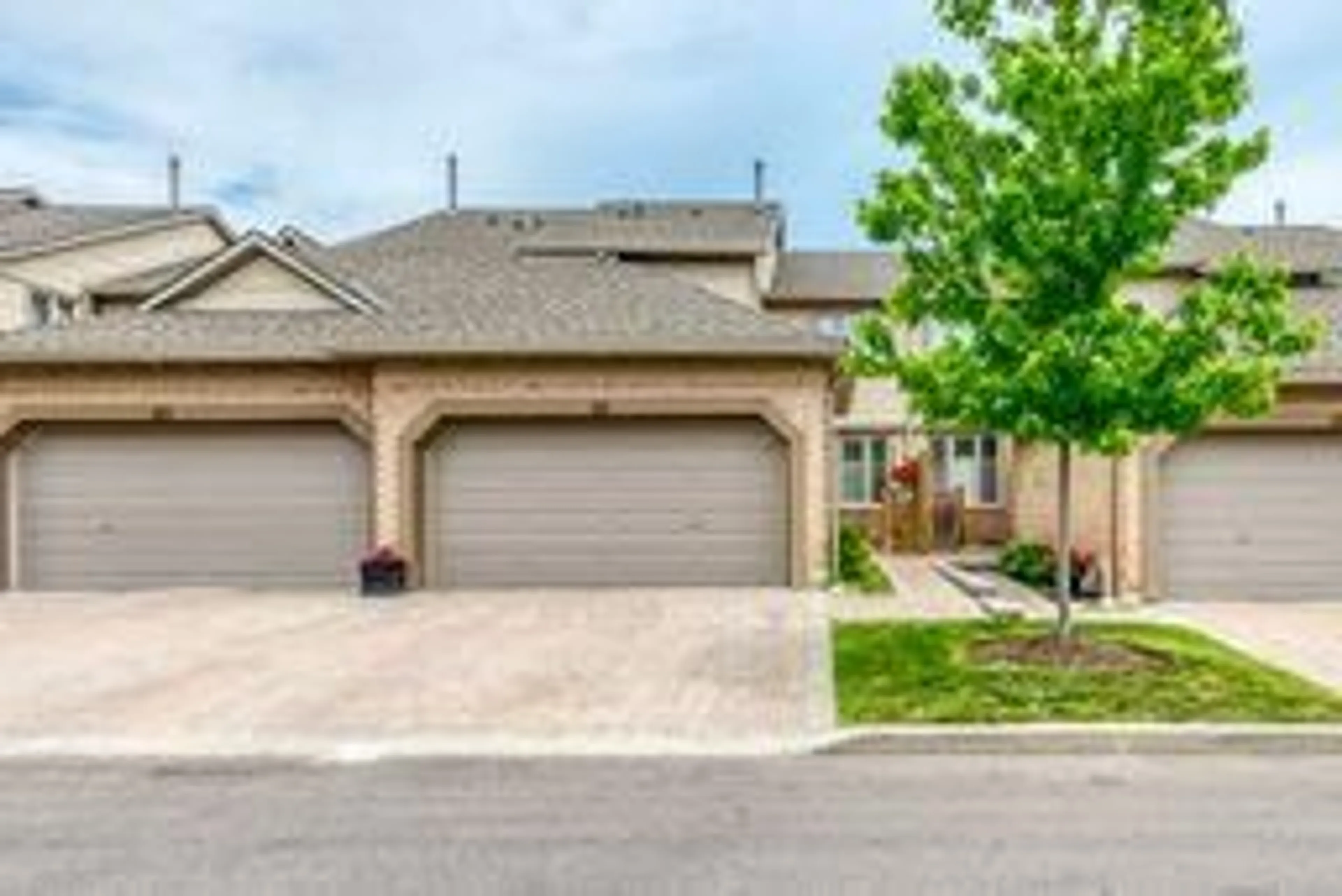 A pic from outside/outdoor area/front of a property/back of a property/a pic from drone, street for 1725 THE CHASE Rd #66, Mississauga Ontario L5M 4N3