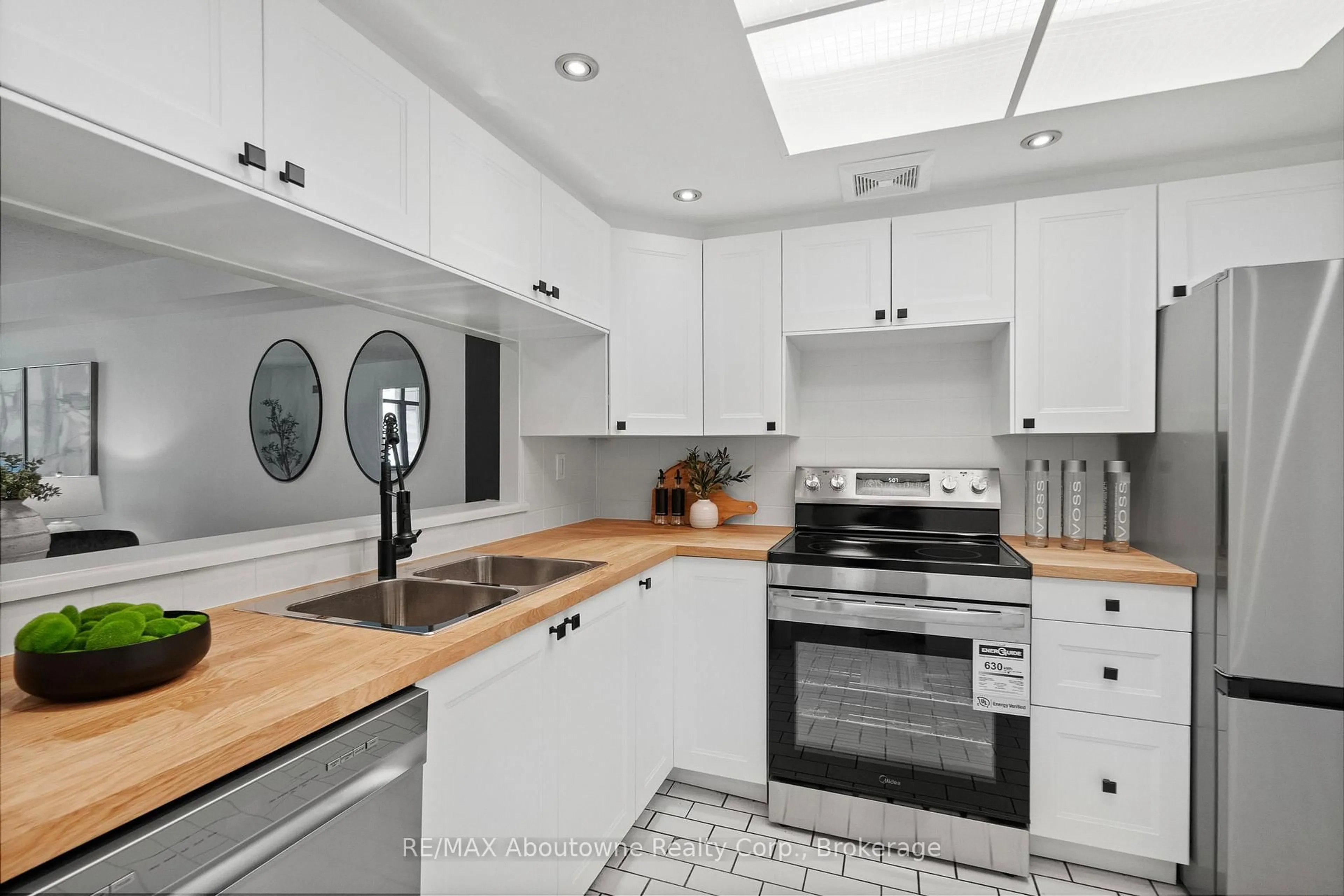 Unknown for 300 Webb Dr #1108, Mississauga Ontario L5B 3W3