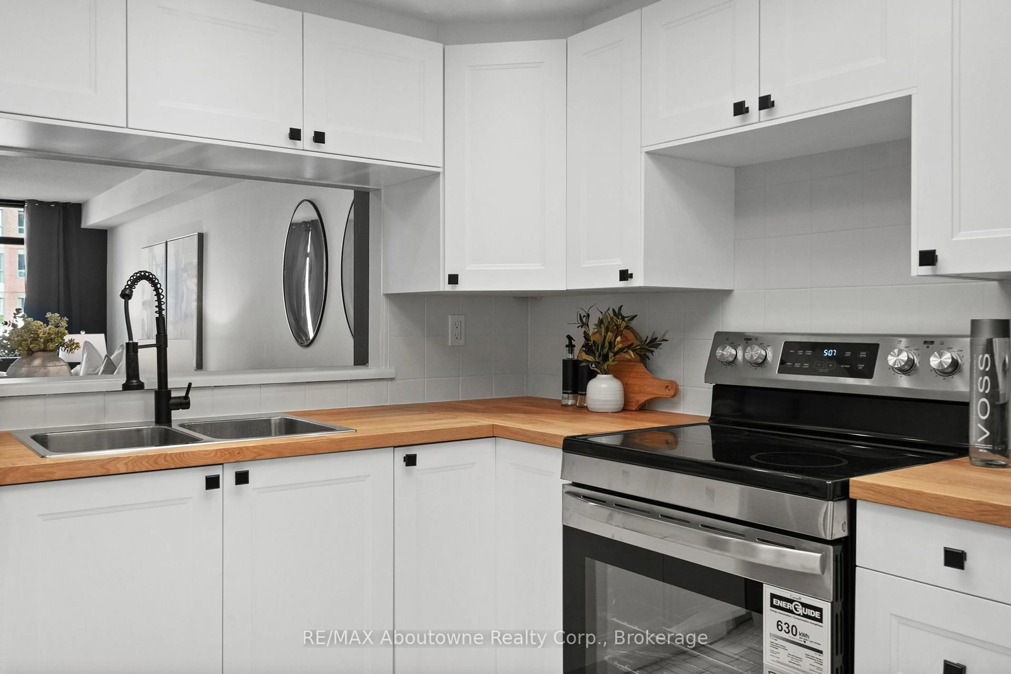 Standard kitchen, unknown for 300 Webb Dr #1108, Mississauga Ontario L5B 3W3