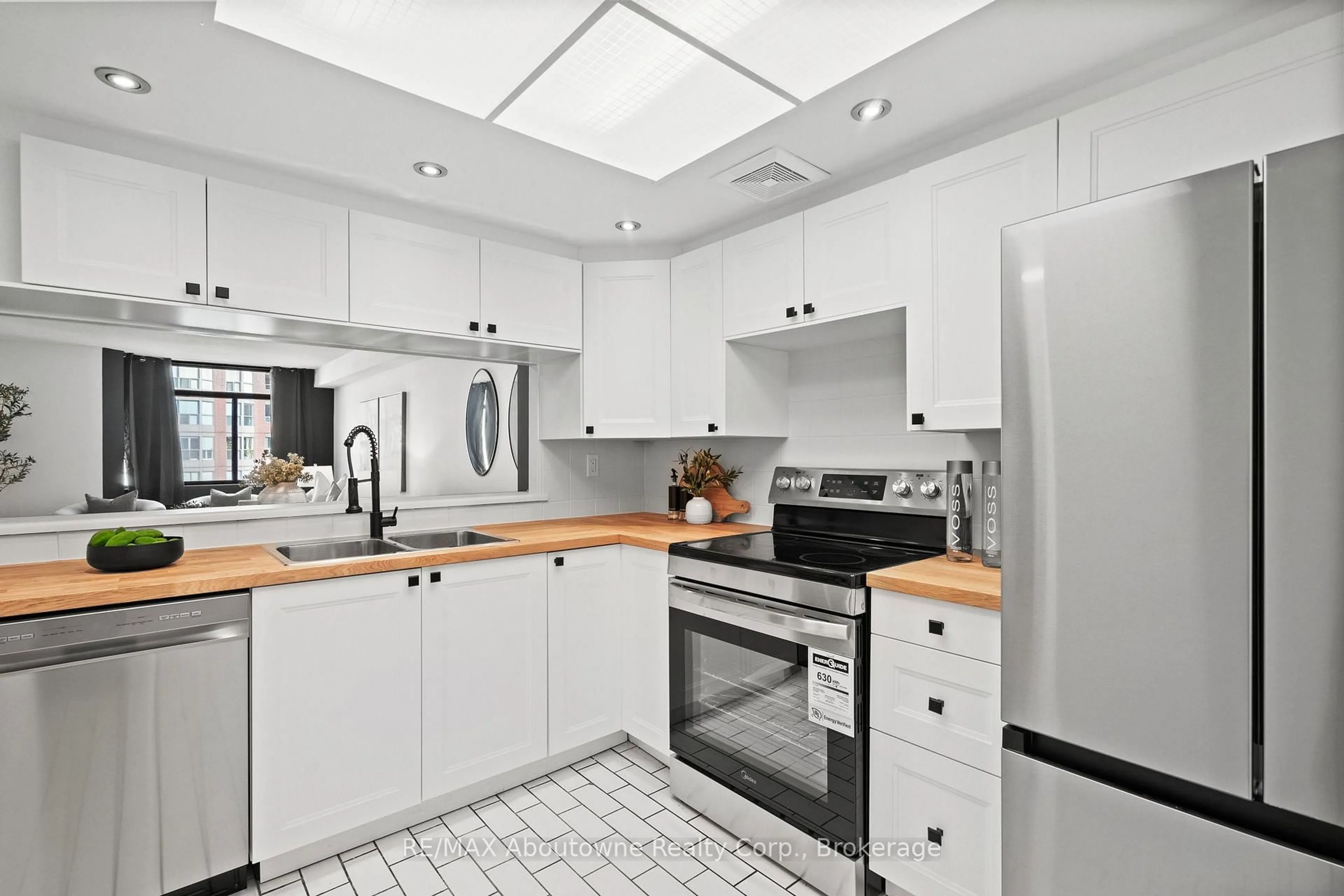 Standard kitchen, ceramic/tile floor for 300 Webb Dr #1108, Mississauga Ontario L5B 3W3