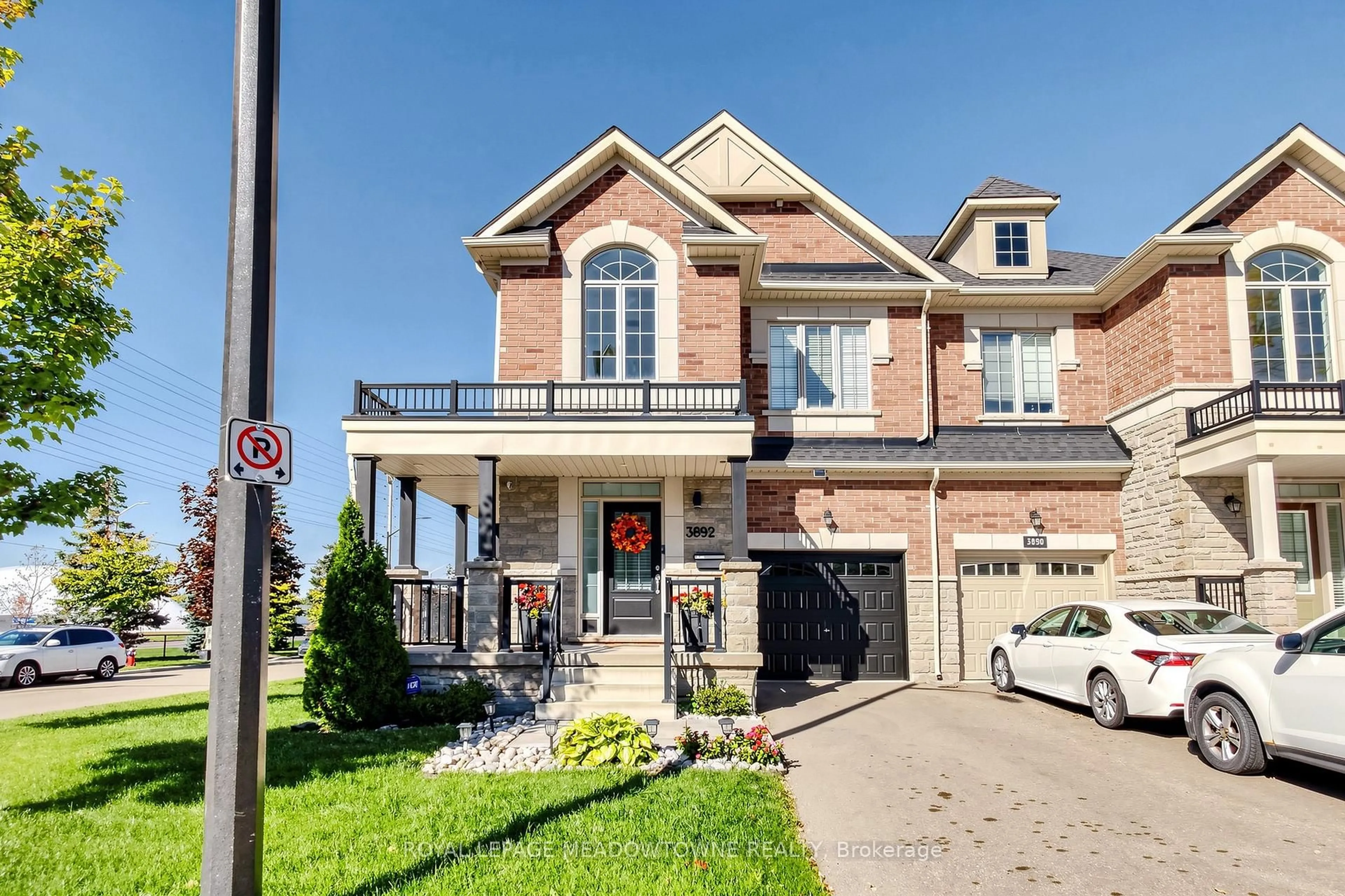 Home with brick exterior material, street for 3892 Arvona Pl, Mississauga Ontario L5M 0Y5