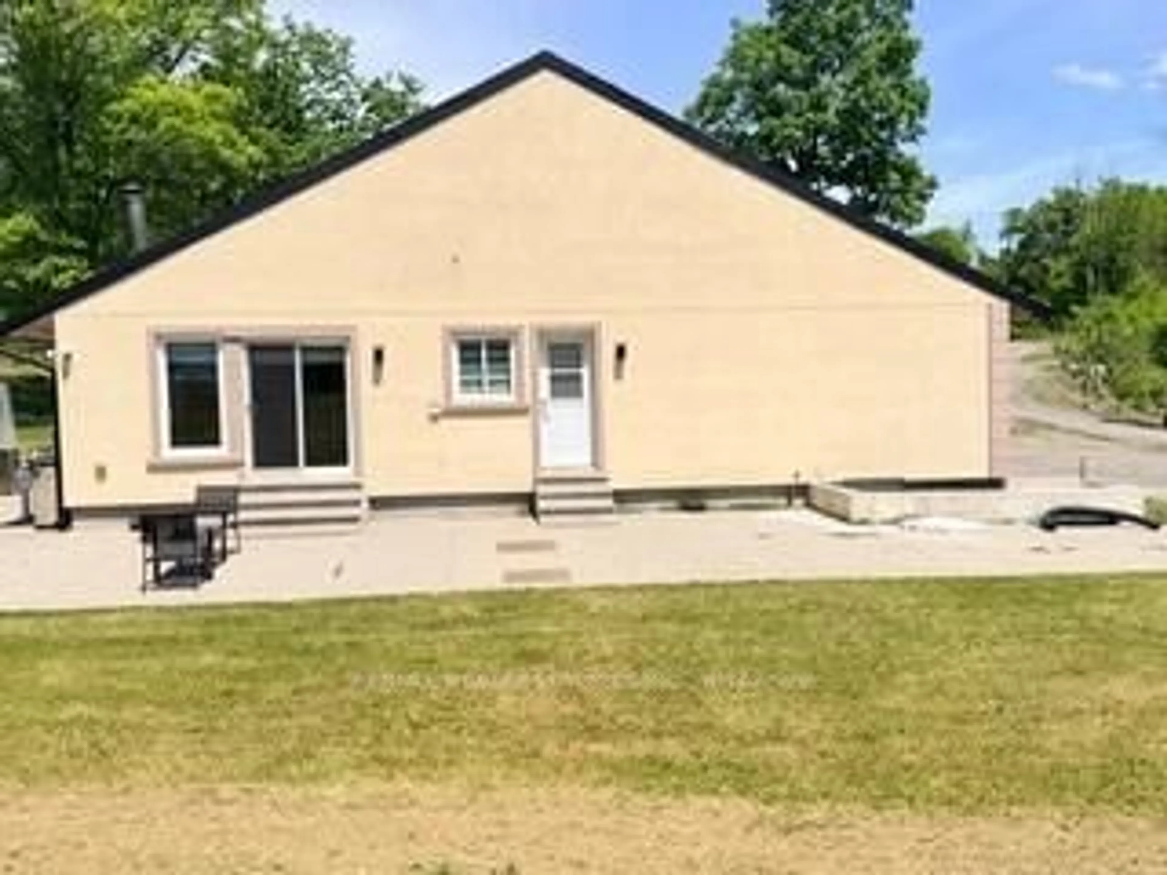 A pic from outside/outdoor area/front of a property/back of a property/a pic from drone, building for 10631 Fifth Line, Milton Ontario L9T 2X8