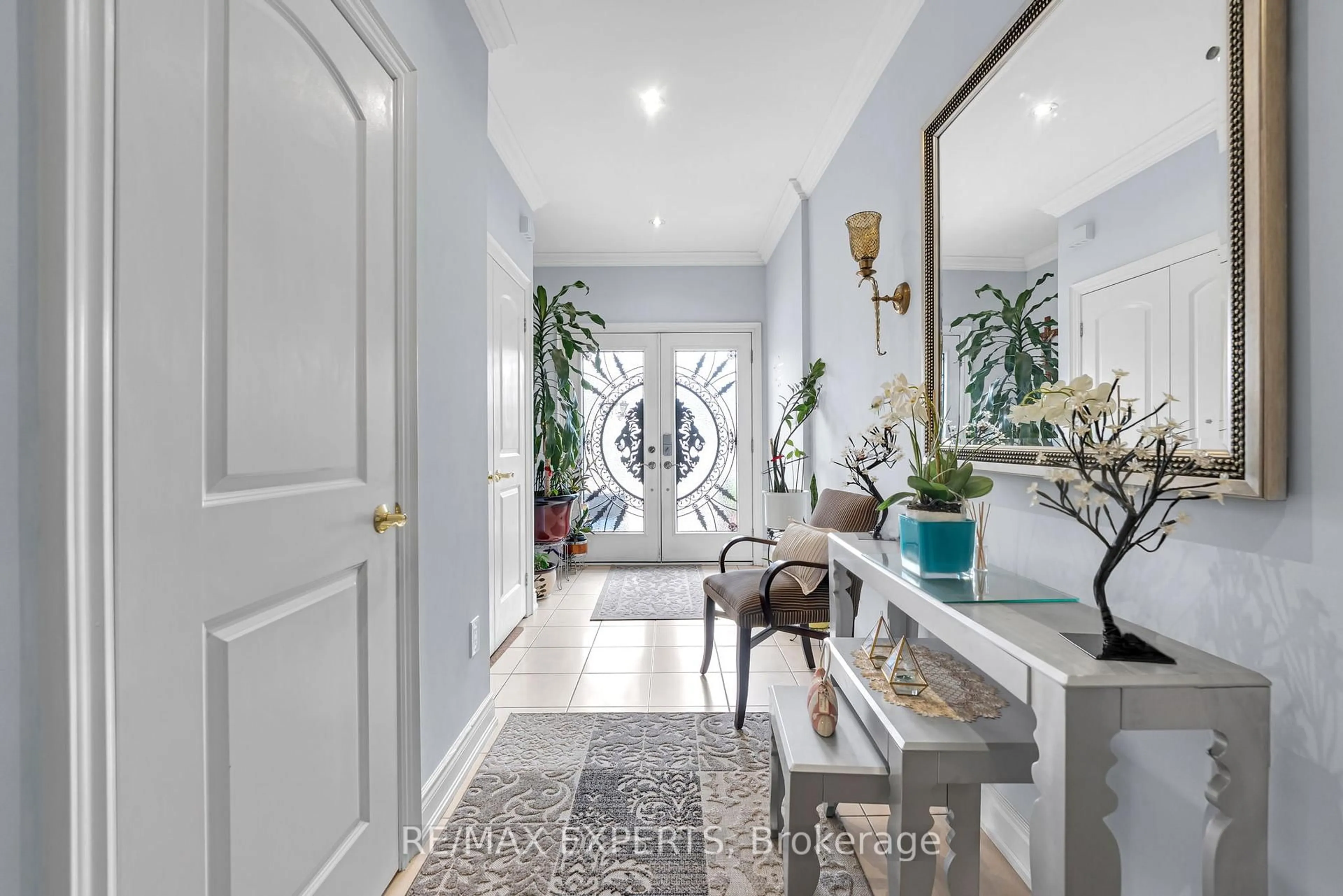Indoor entryway for 18 Cobalt St, Toronto Ontario M6M 2K2