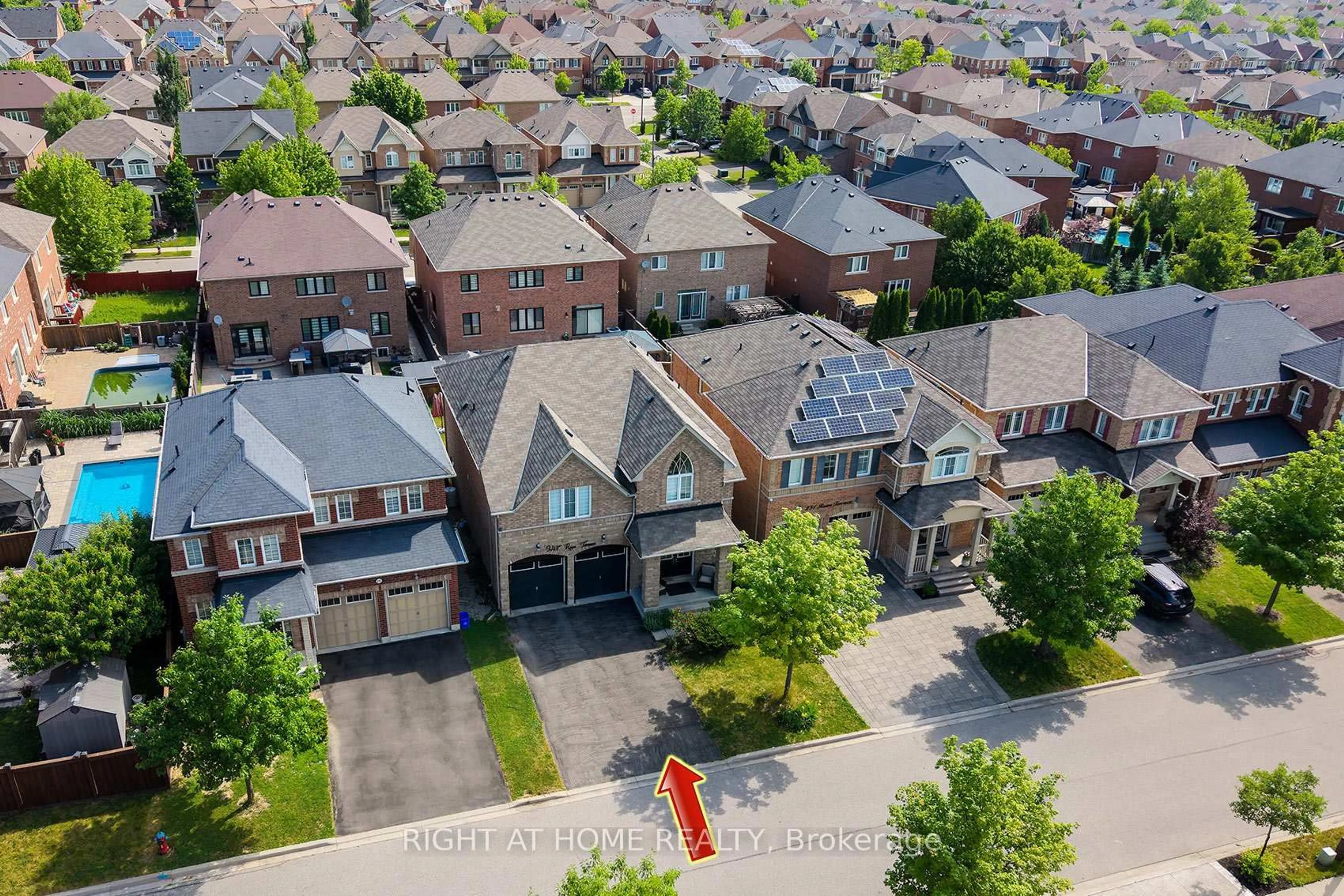 A pic from outside/outdoor area/front of a property/back of a property/a pic from drone, street for 247 Rowe Terr, Milton Ontario L9T 8E8