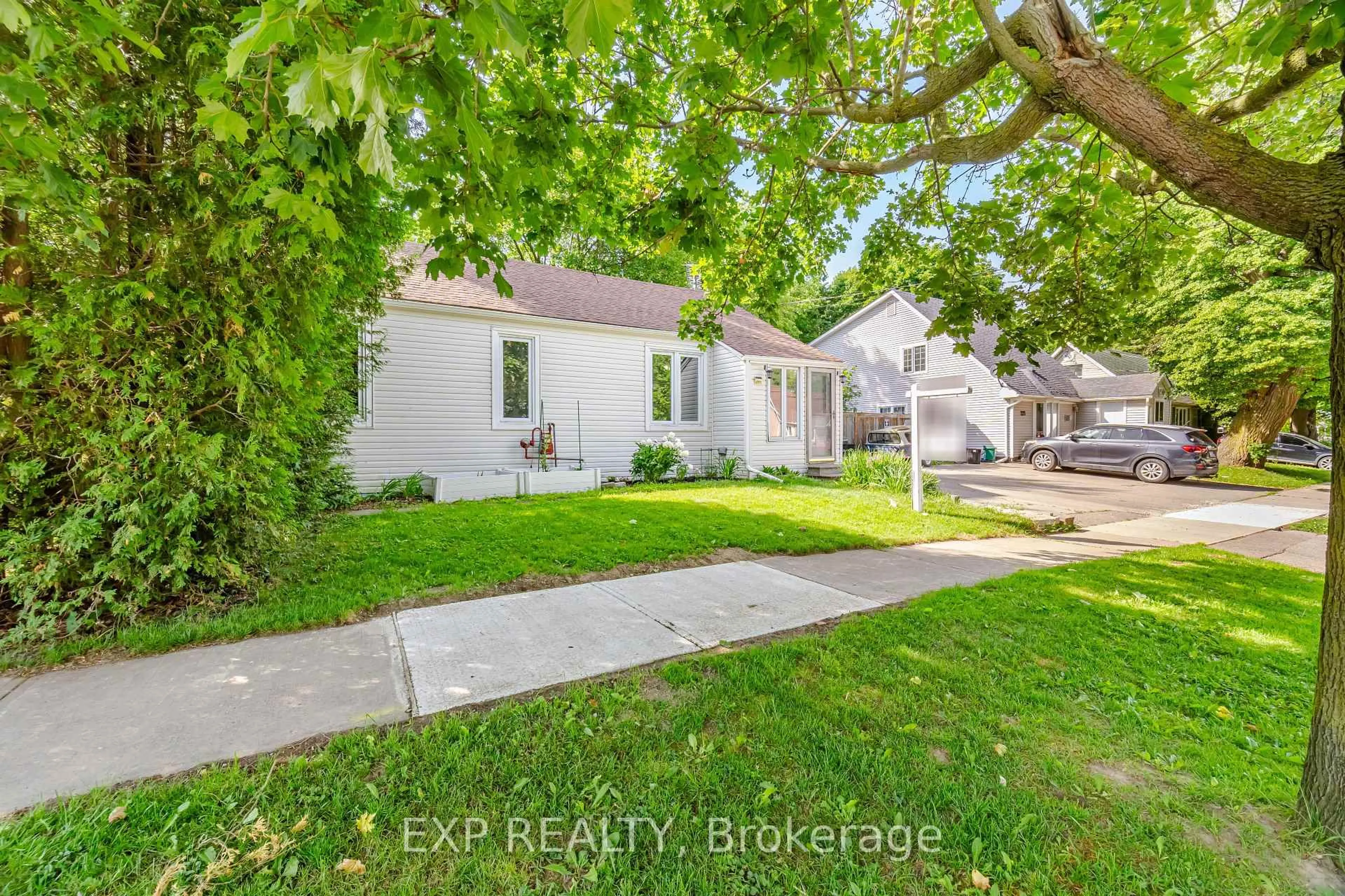 A pic from outside/outdoor area/front of a property/back of a property/a pic from drone, street for 217 McDonald Blvd, Halton Hills Ontario L7J 1B2