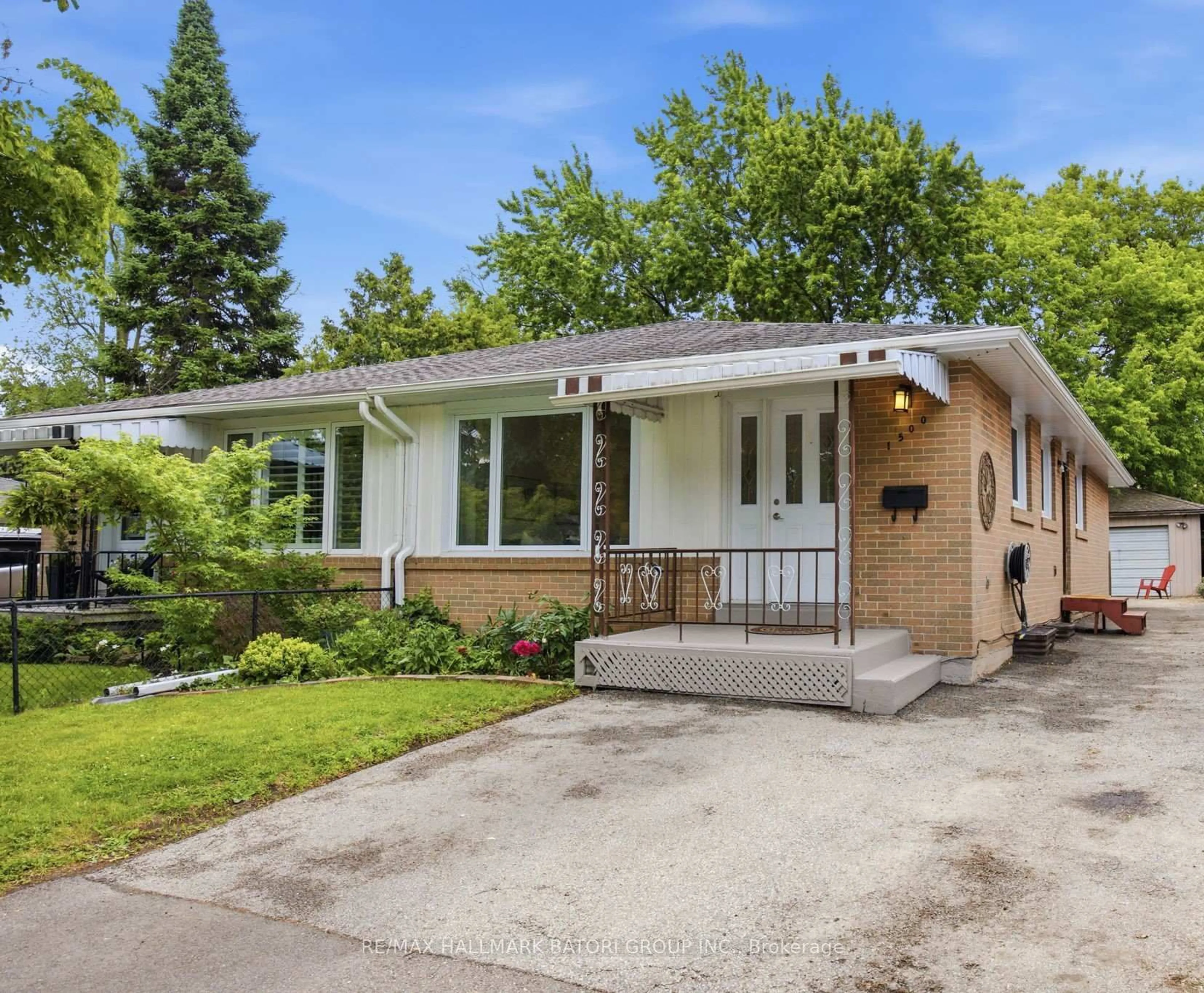 Home with brick exterior material, street for 1500 Swanage Cres, Mississauga Ontario L5J 3N8