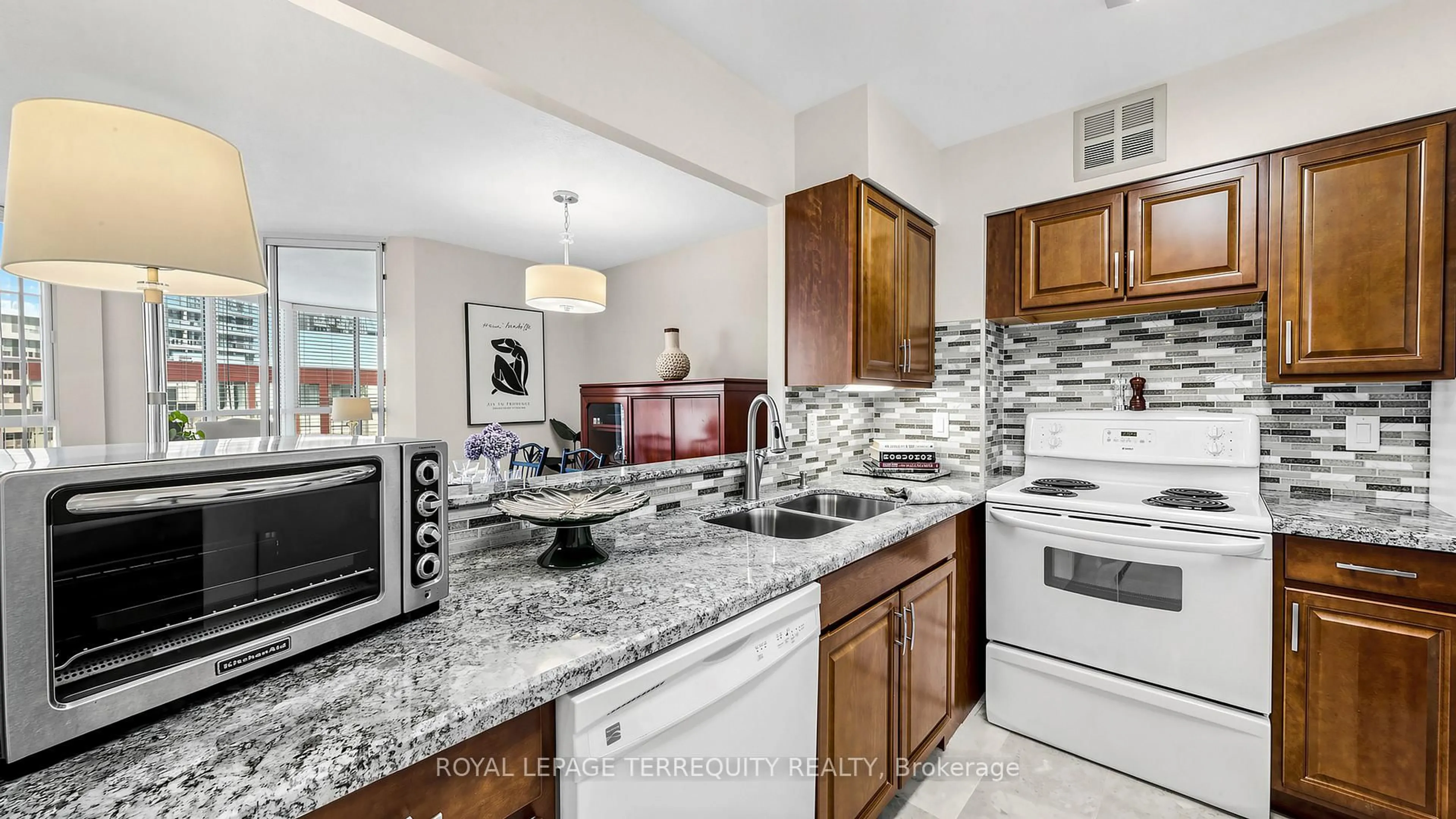 Unknown for 22 Southport St #833, Toronto Ontario M6S 4Y9