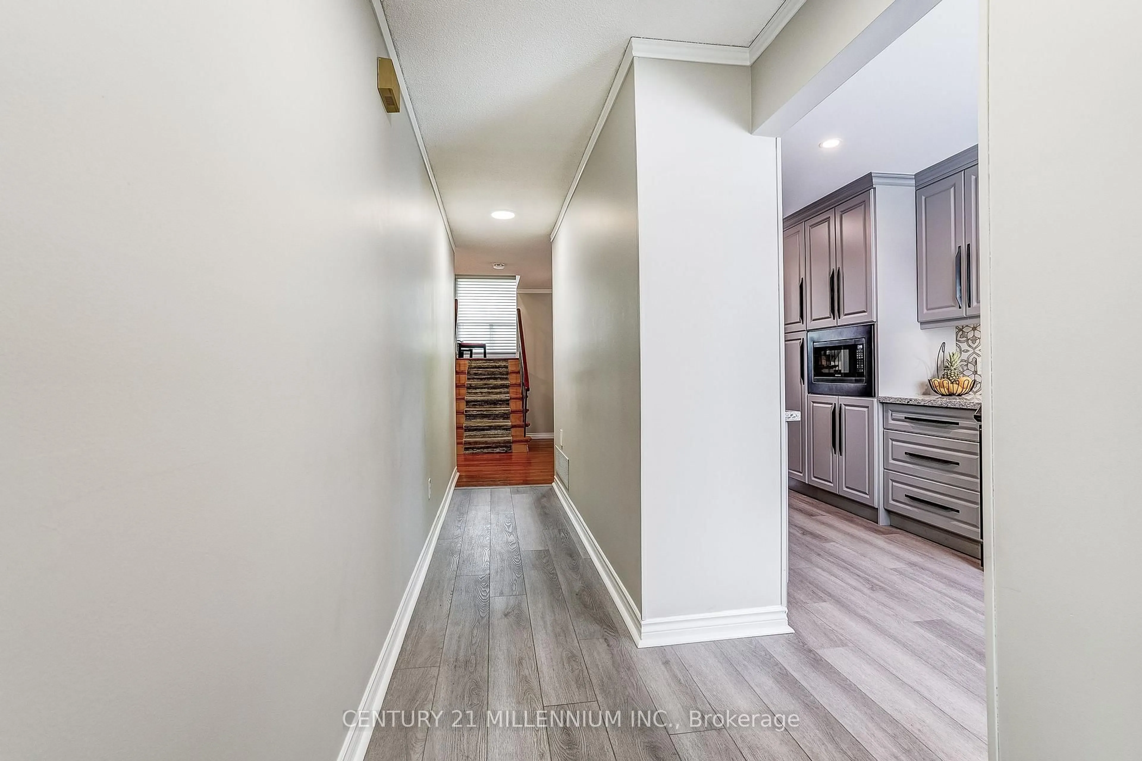 Indoor entryway for 82 Horton Cres, Brampton Ontario L6S 5H6