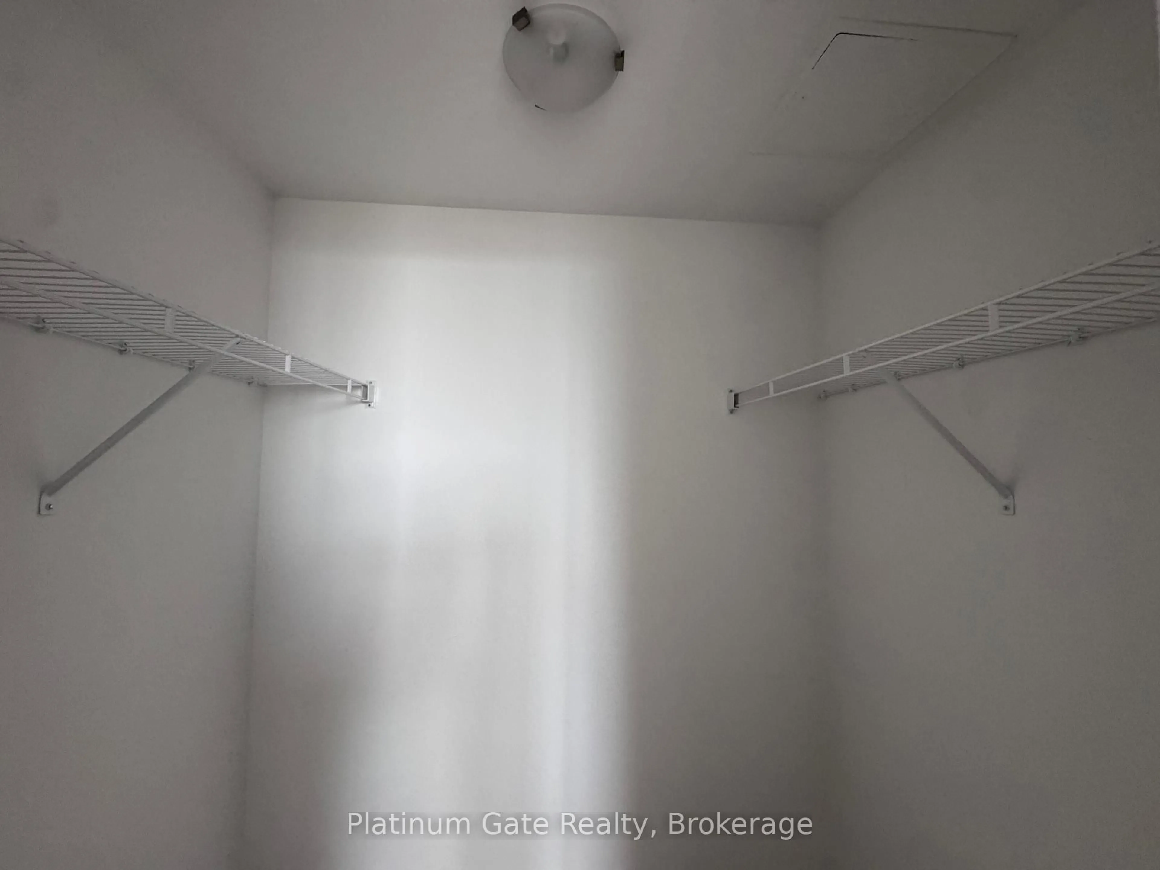 Storage room or clothes room or walk-in closet for 30 Elm Dr #1702, Mississauga Ontario L5B 0N6