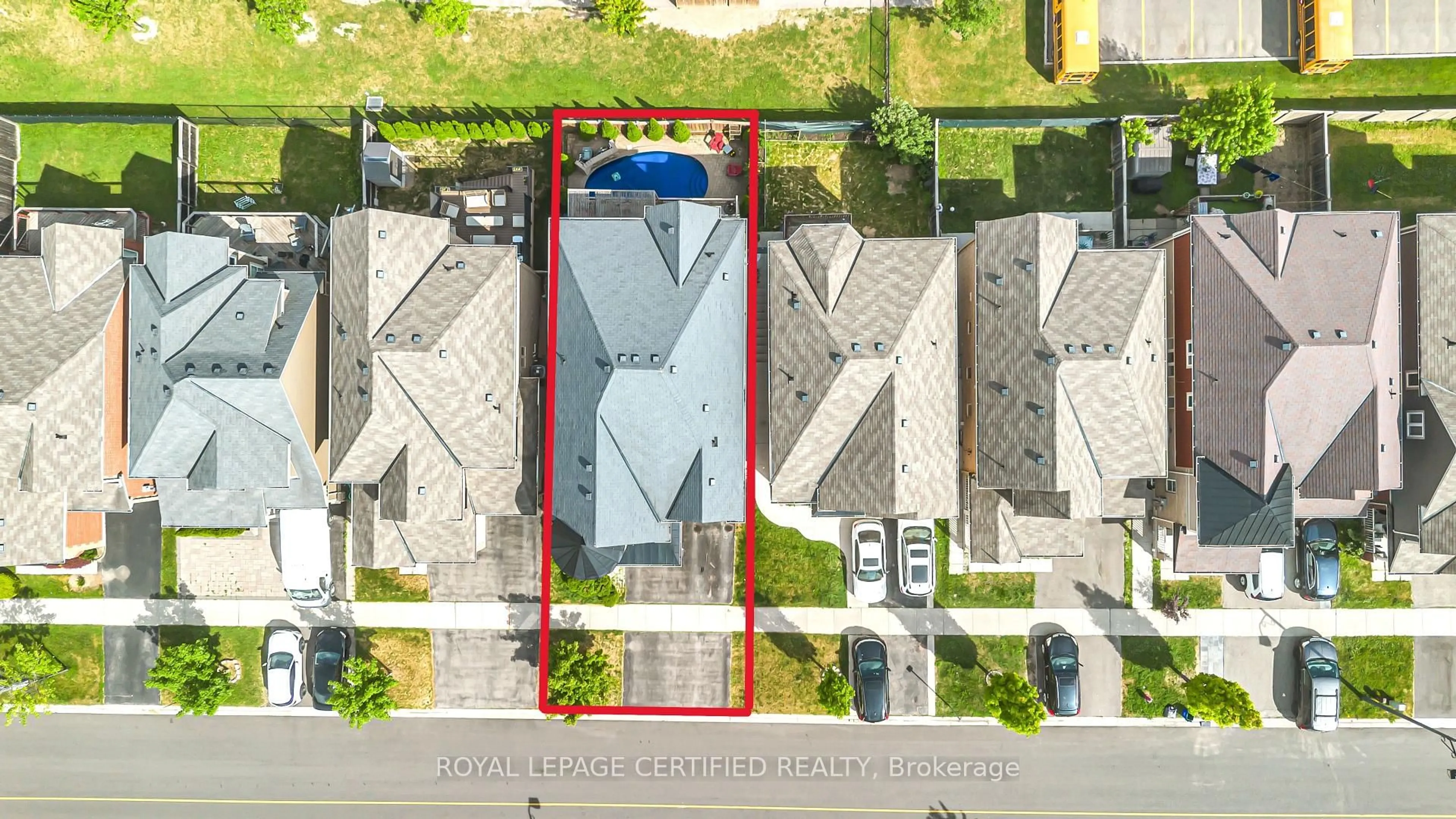 A pic from outside/outdoor area/front of a property/back of a property/a pic from drone, street for 358 Pringle Ave, Milton Ontario L9T 7N2