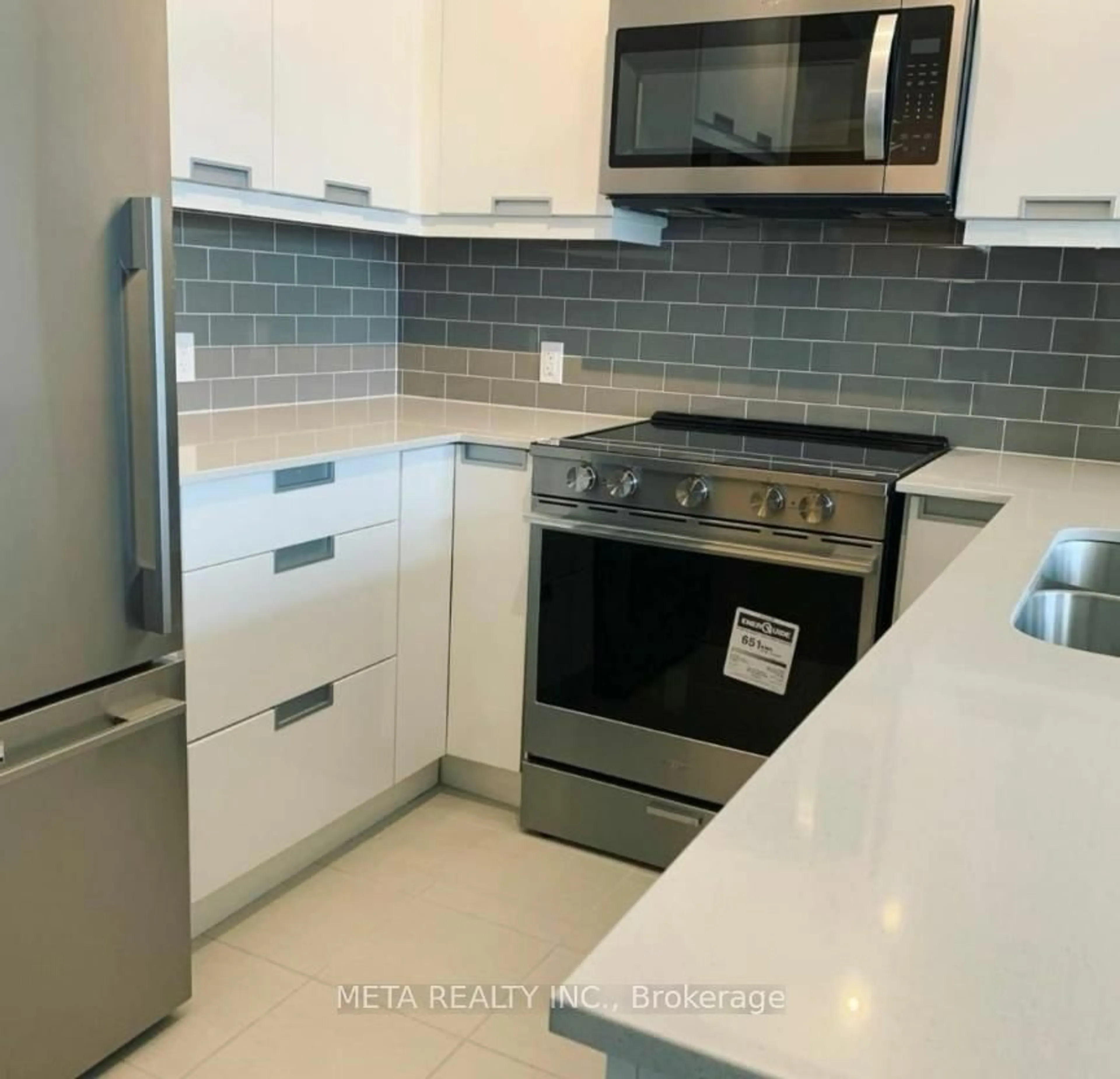 Standard kitchen, ceramic/tile floor for 55 Eglinton Ave #706, Mississauga Ontario L5R 0E4