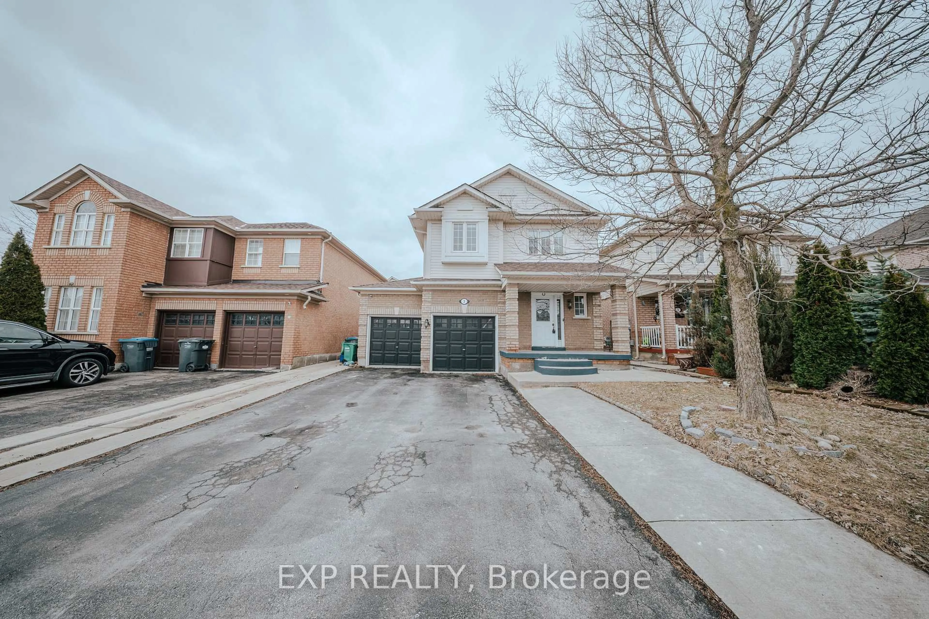 A pic from outside/outdoor area/front of a property/back of a property/a pic from drone, street for 3 Deforest Dr, Brampton Ontario L7A 2Y3