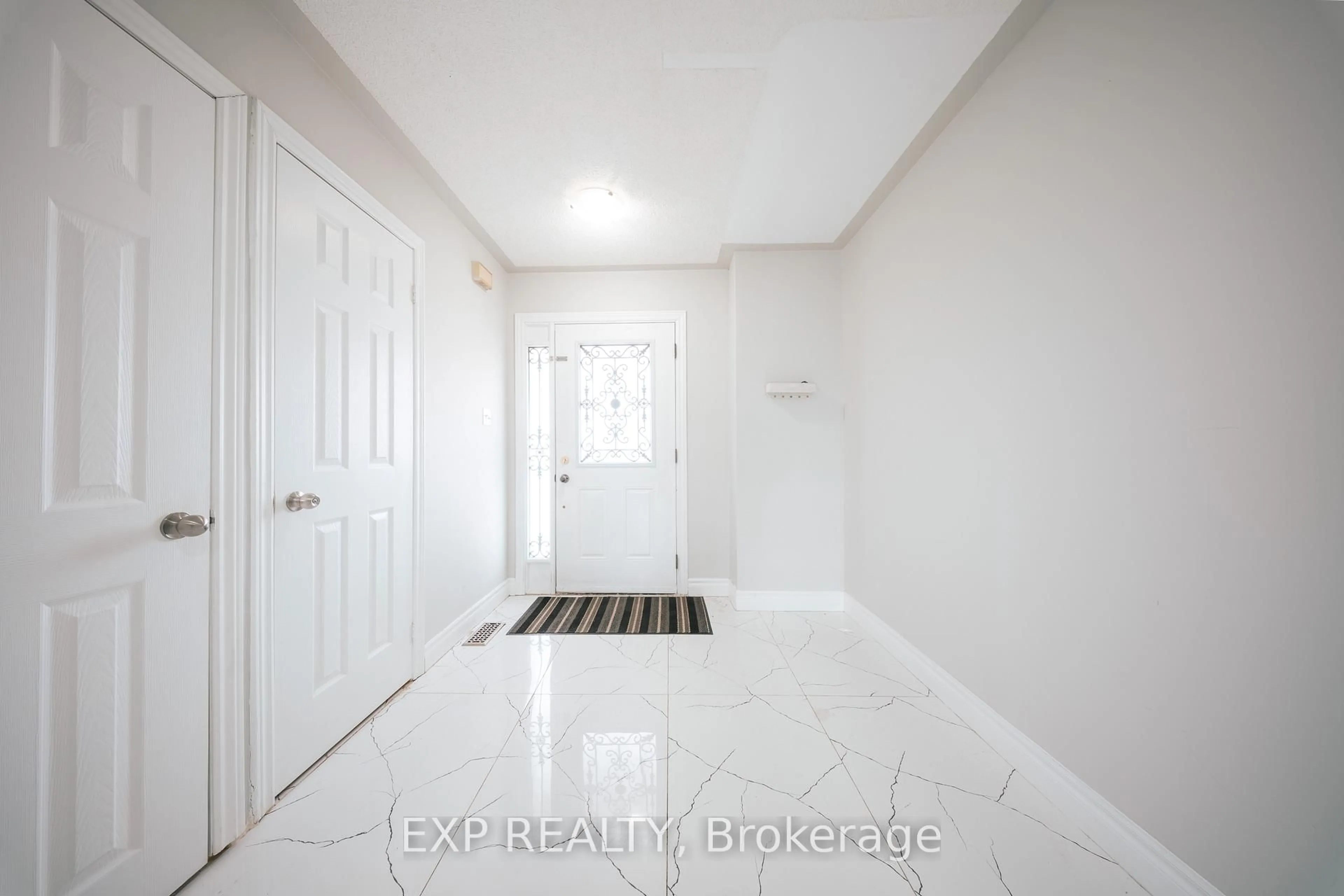 Indoor entryway for 3 Deforest Dr, Brampton Ontario L7A 2Y3