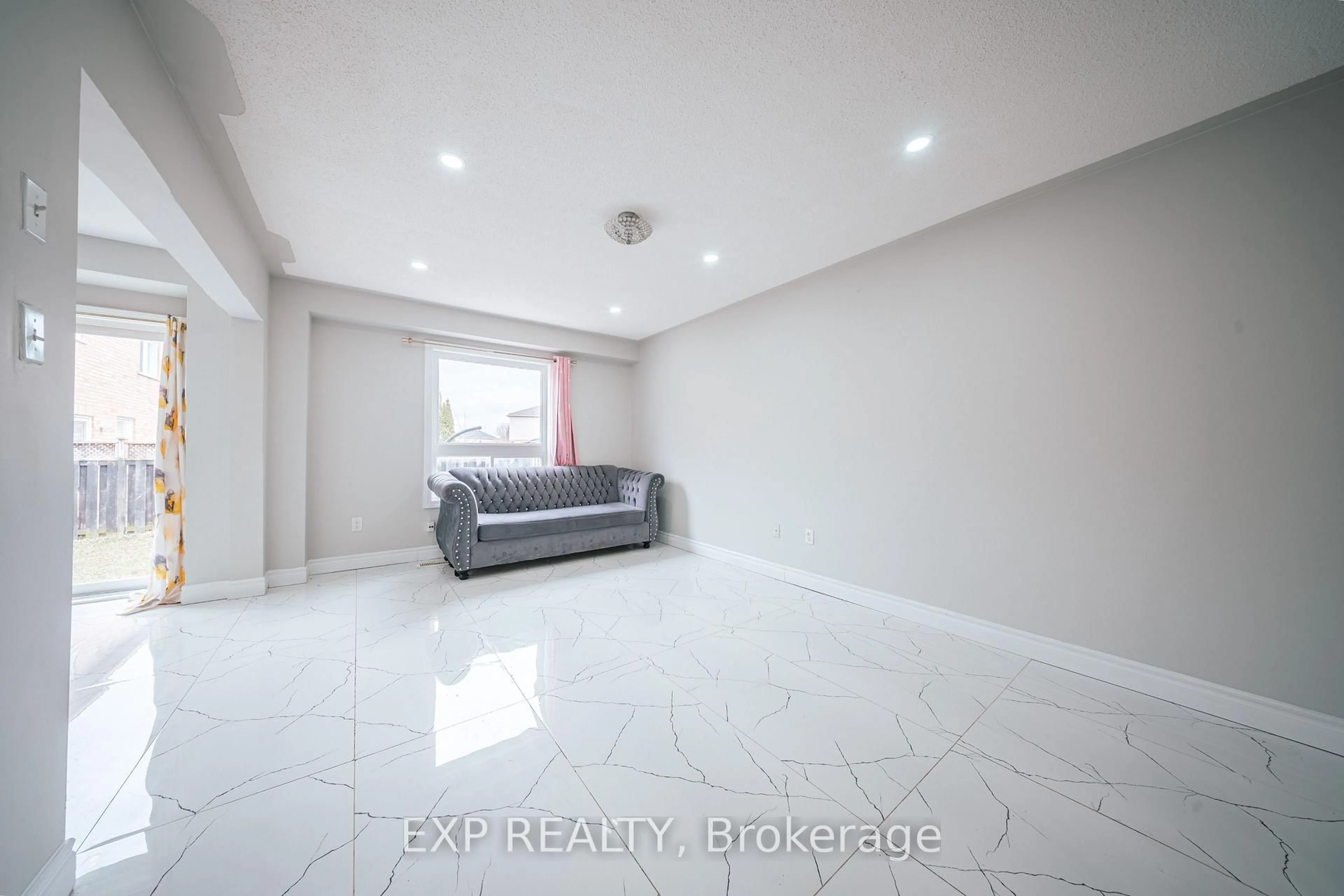 A pic of a room for 3 Deforest Dr, Brampton Ontario L7A 2Y3
