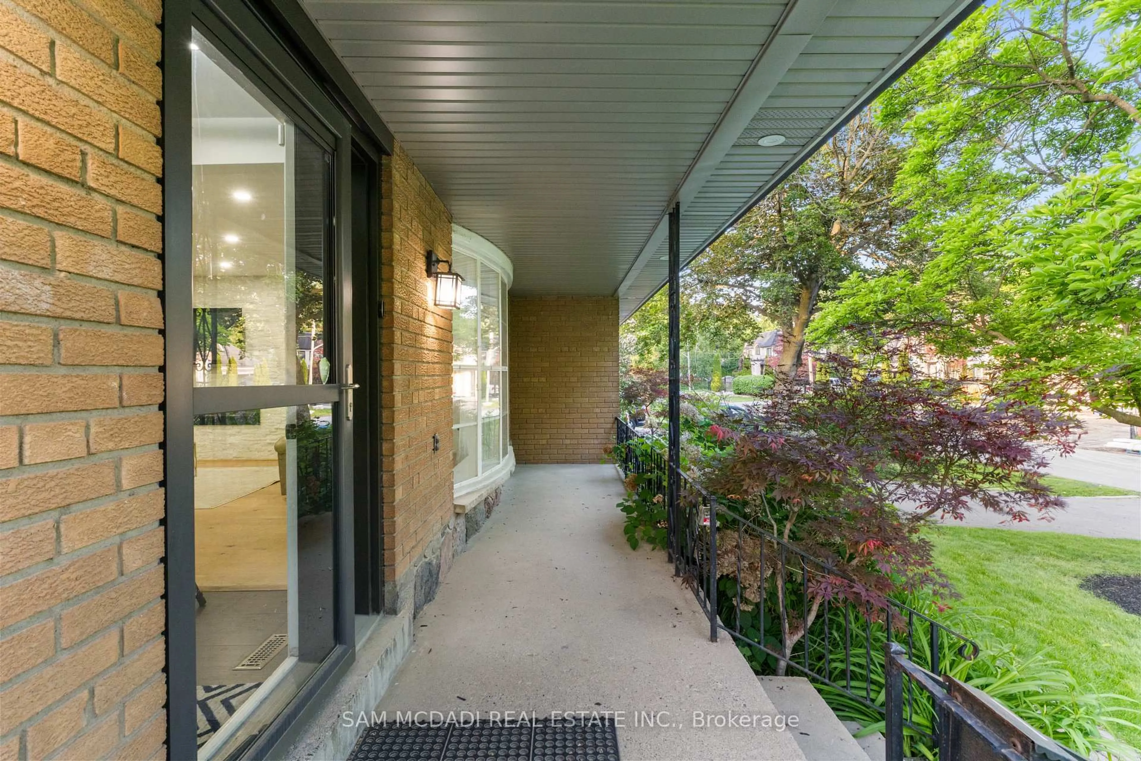 Unknown for 63 Maplewood Rd, Mississauga Ontario L5G 2M7